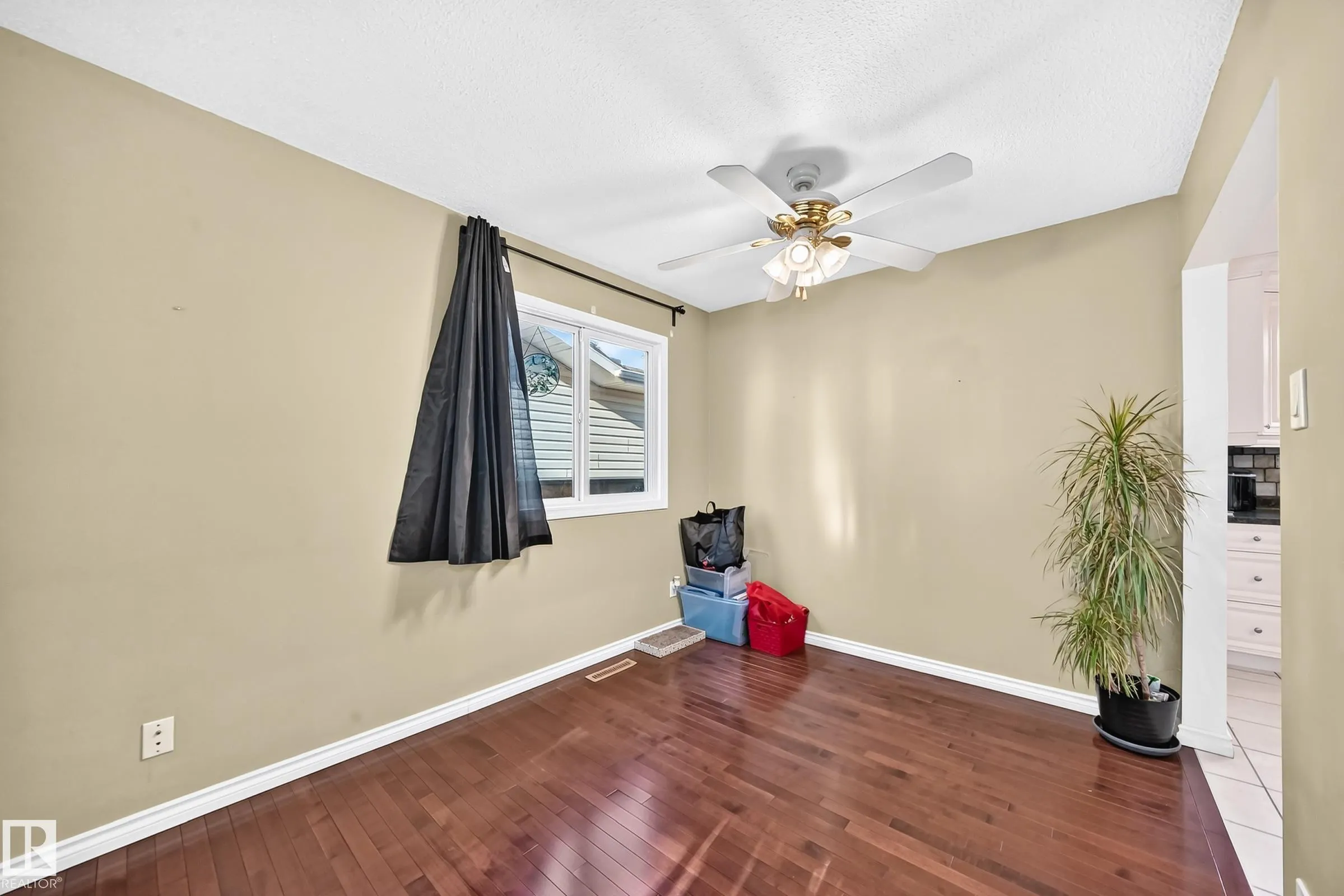 8814 160 Street