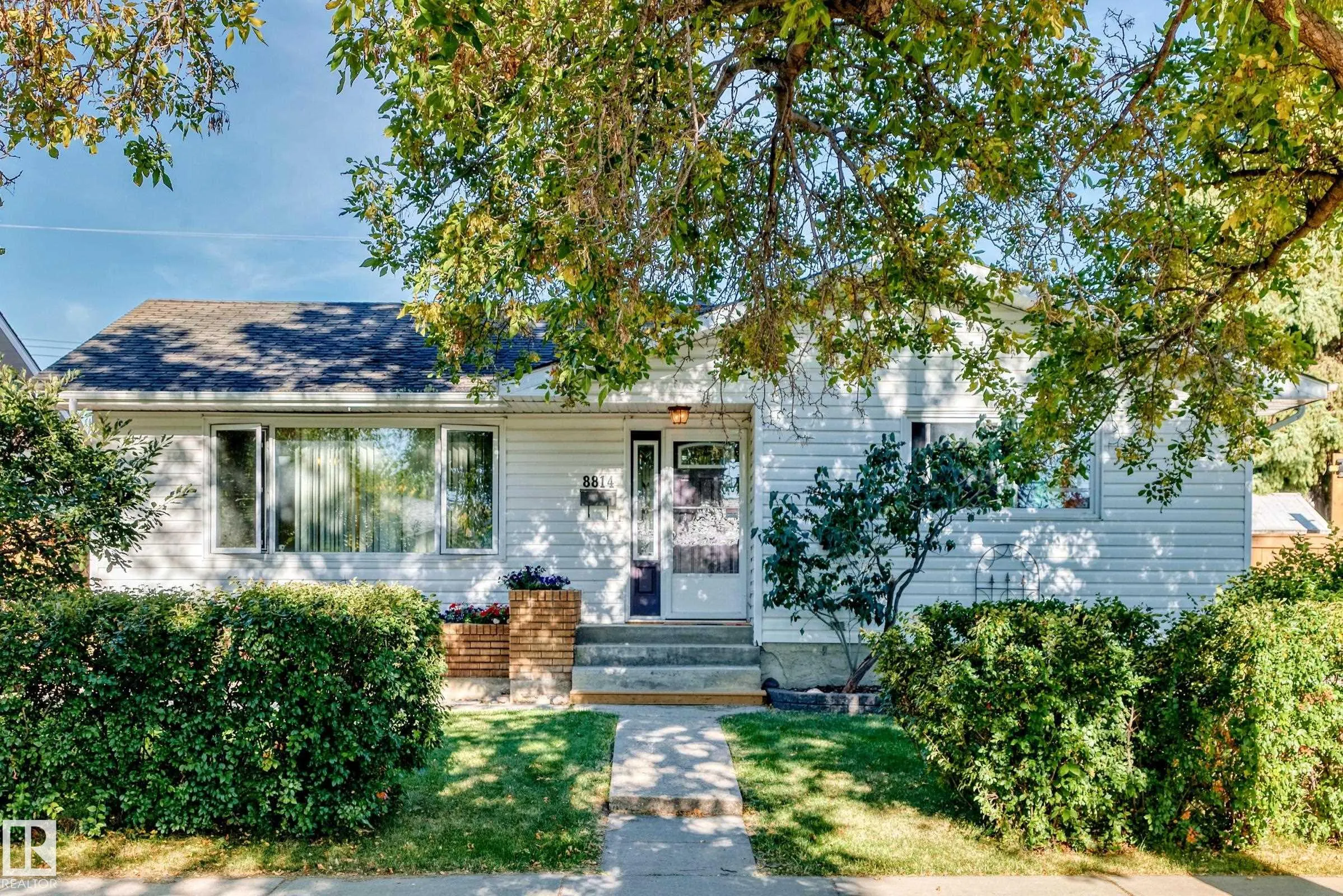 8814 160 Street