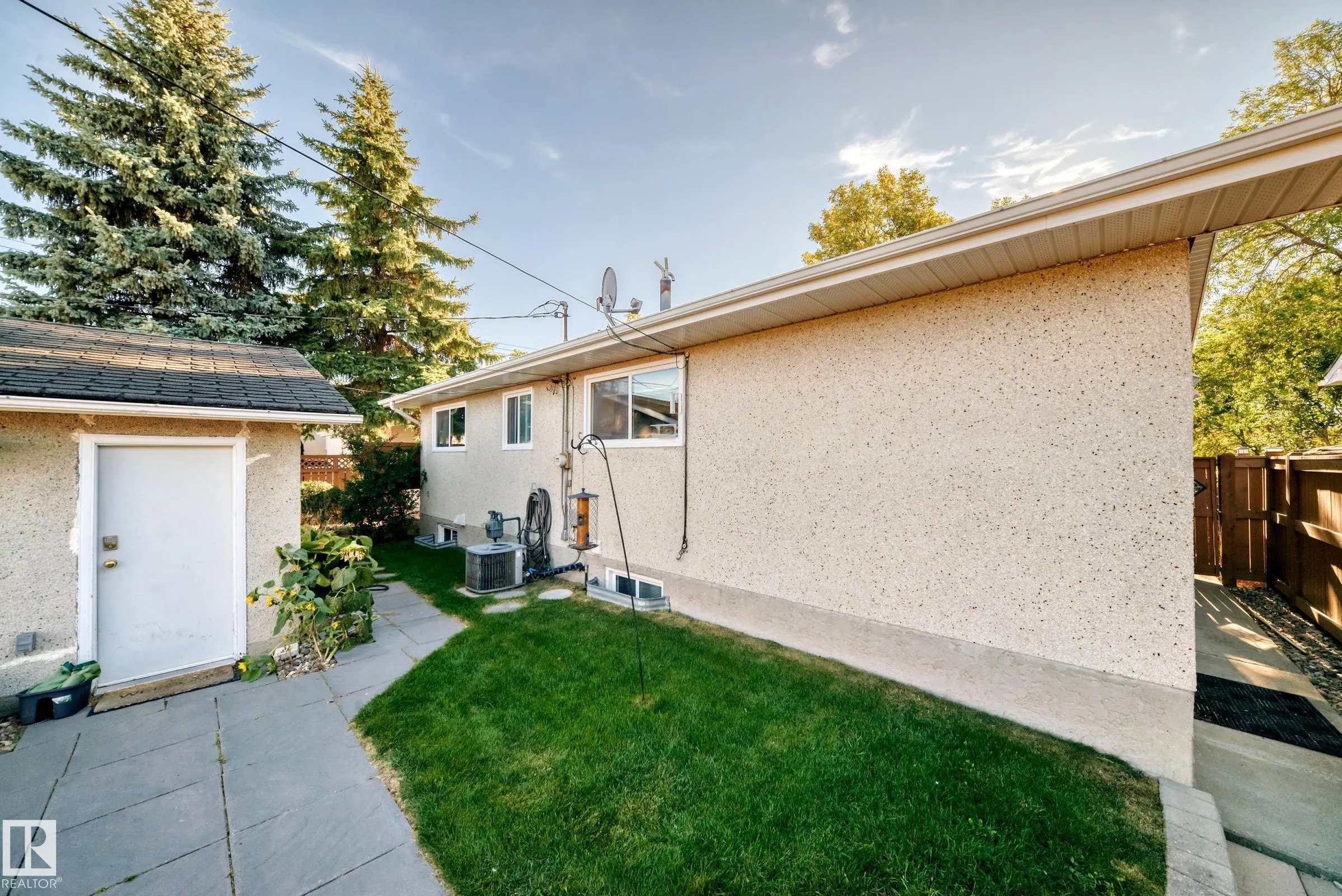 8814 160 Street