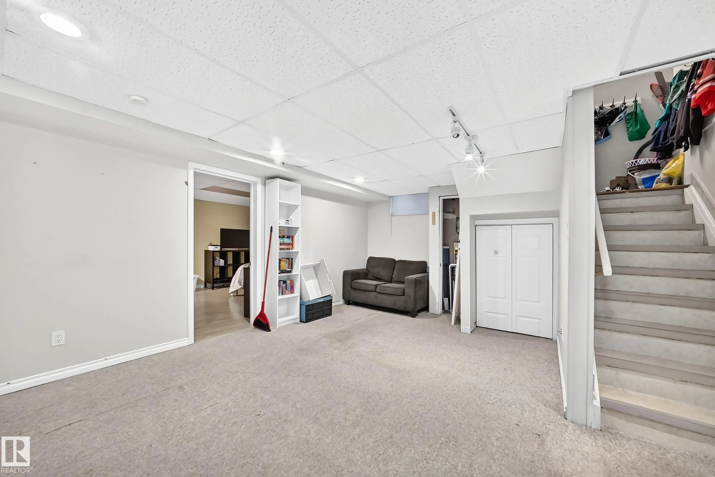 8814 160 Street