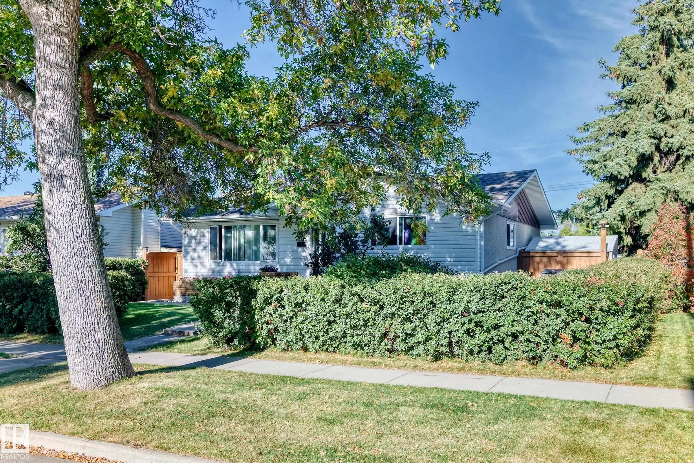 8814 160 Street