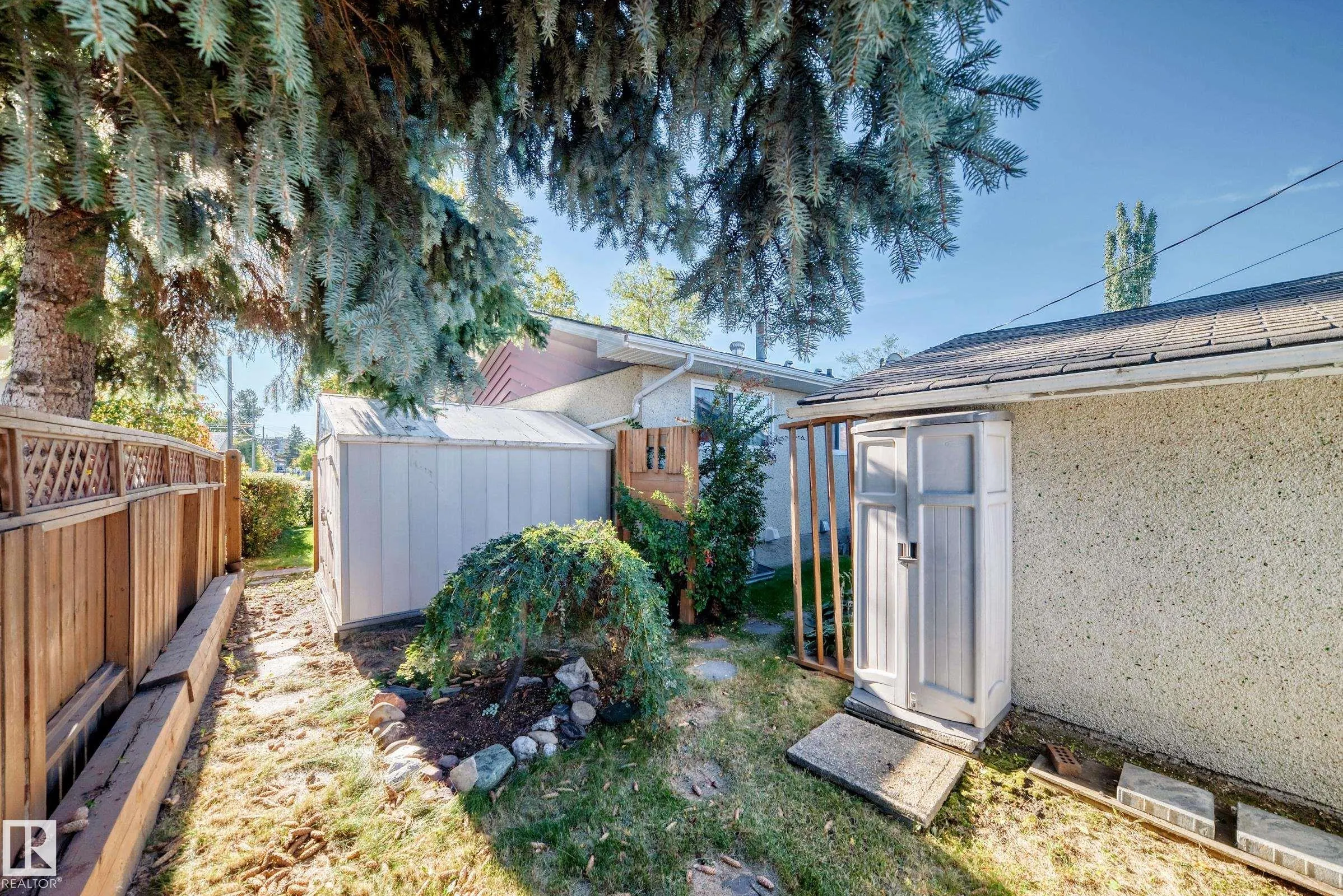 8814 160 Street