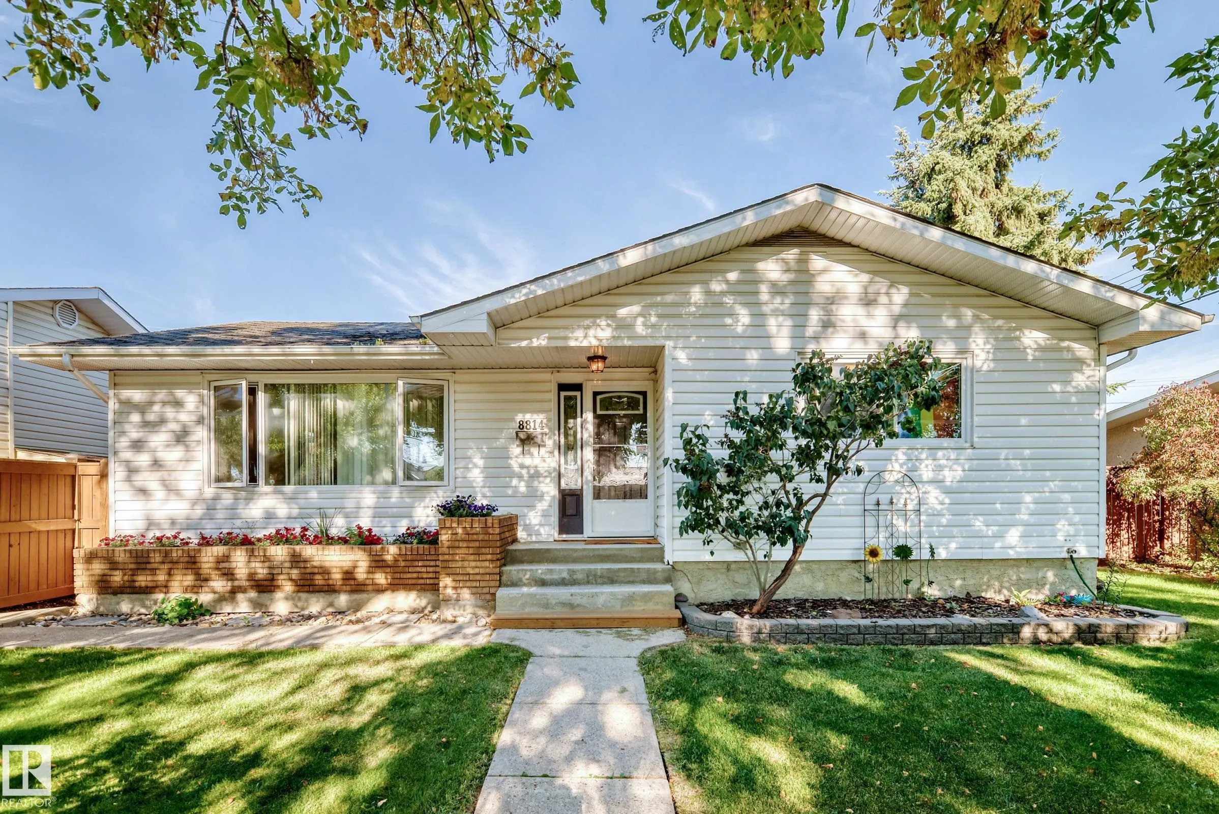 8814 160 Street
