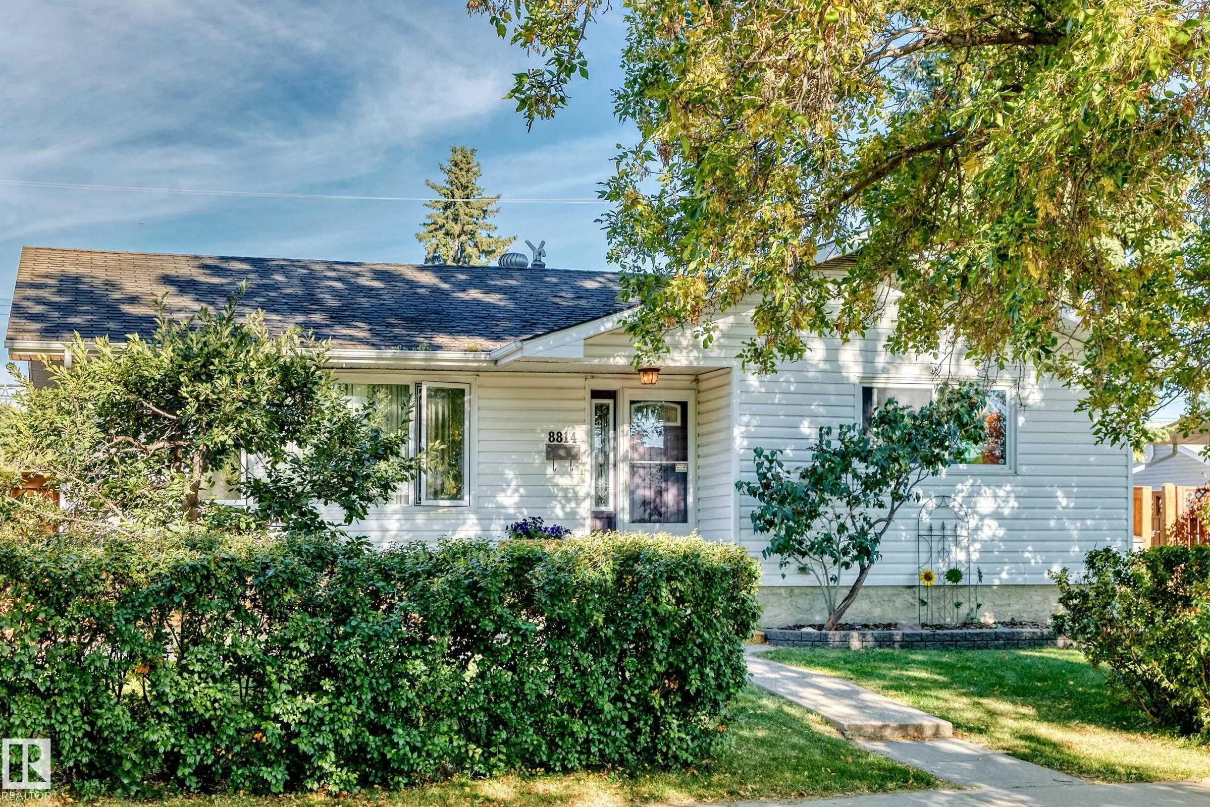 8814 160 Street