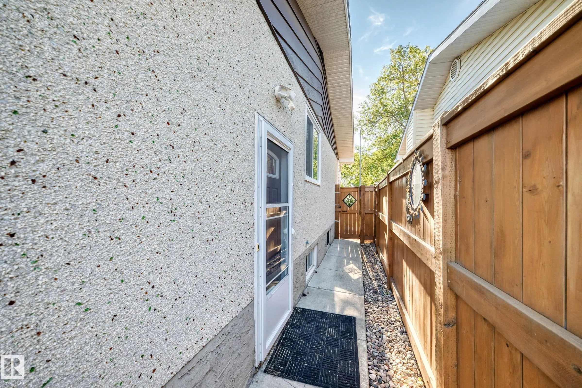 8814 160 Street
