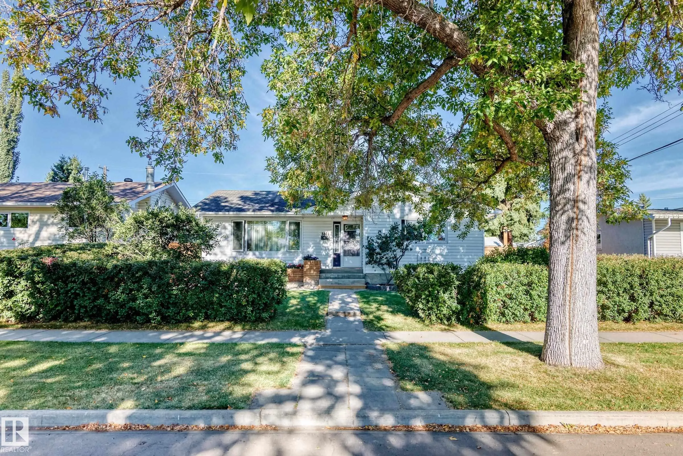 8814 160 Street