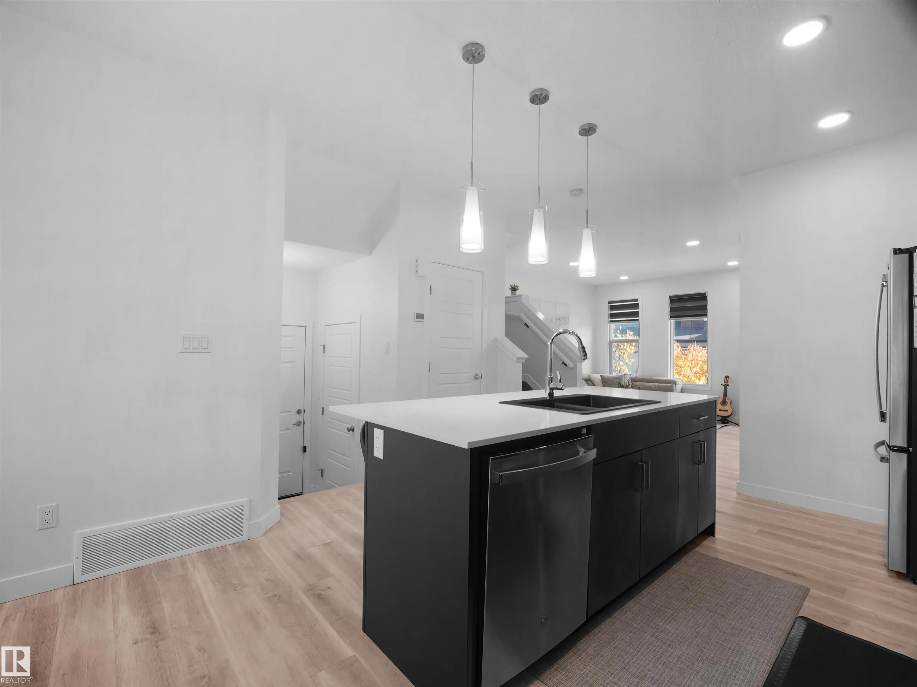1635 PLUM CIRCLE Circle