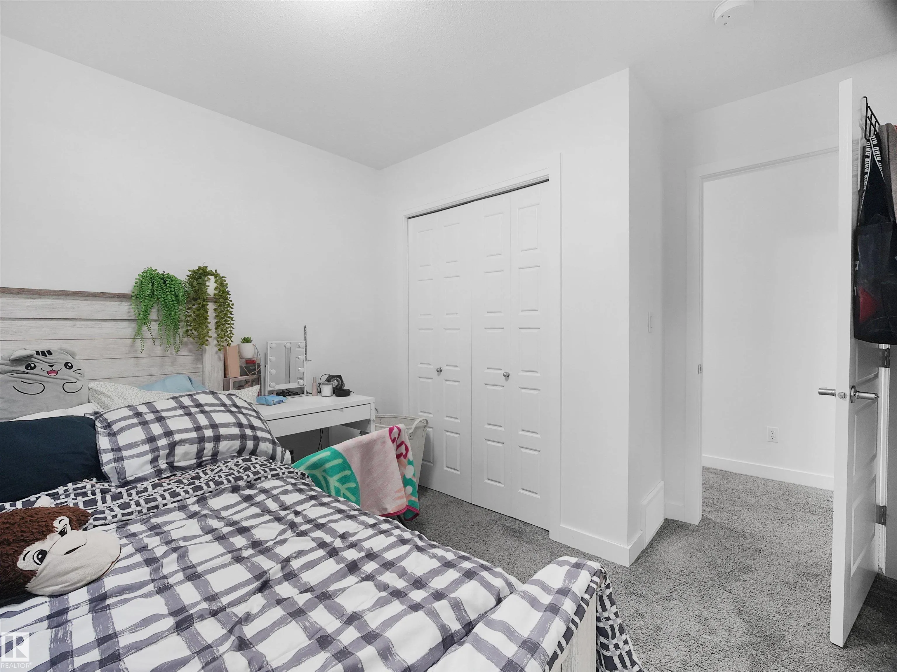 1635 PLUM CIRCLE Circle
