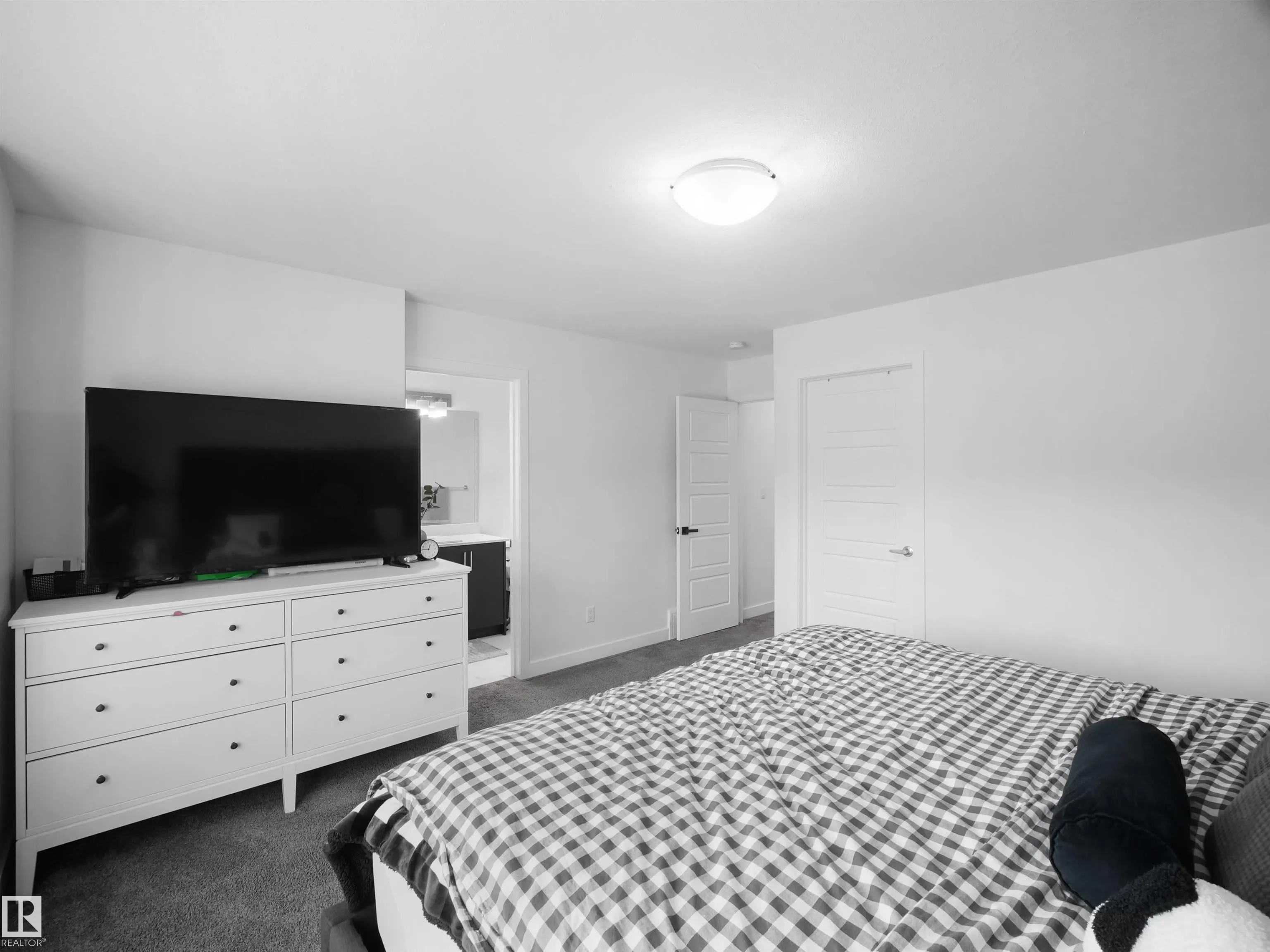 1635 PLUM CIRCLE Circle