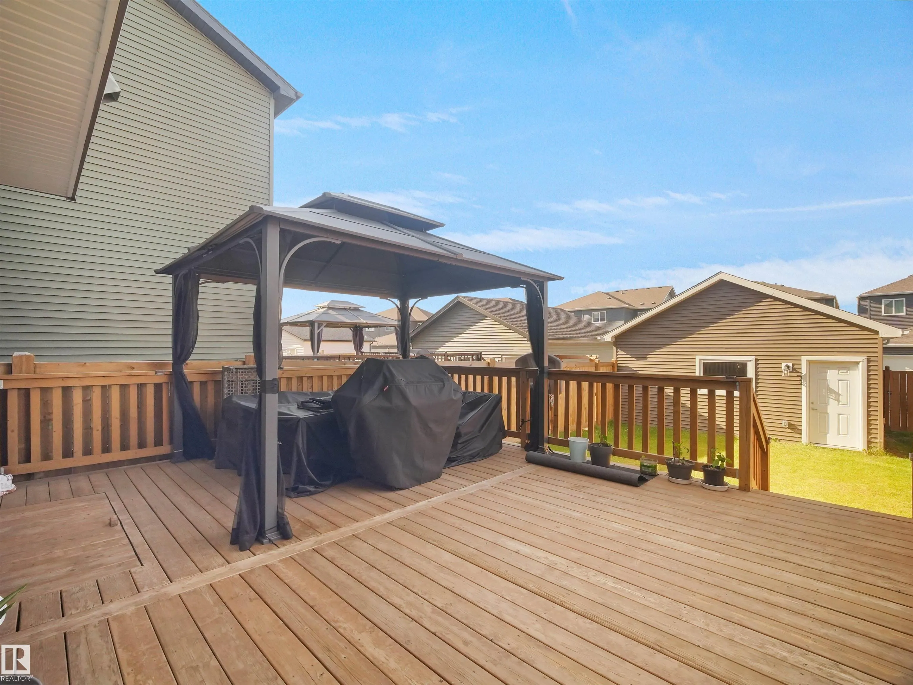 1635 PLUM CIRCLE Circle