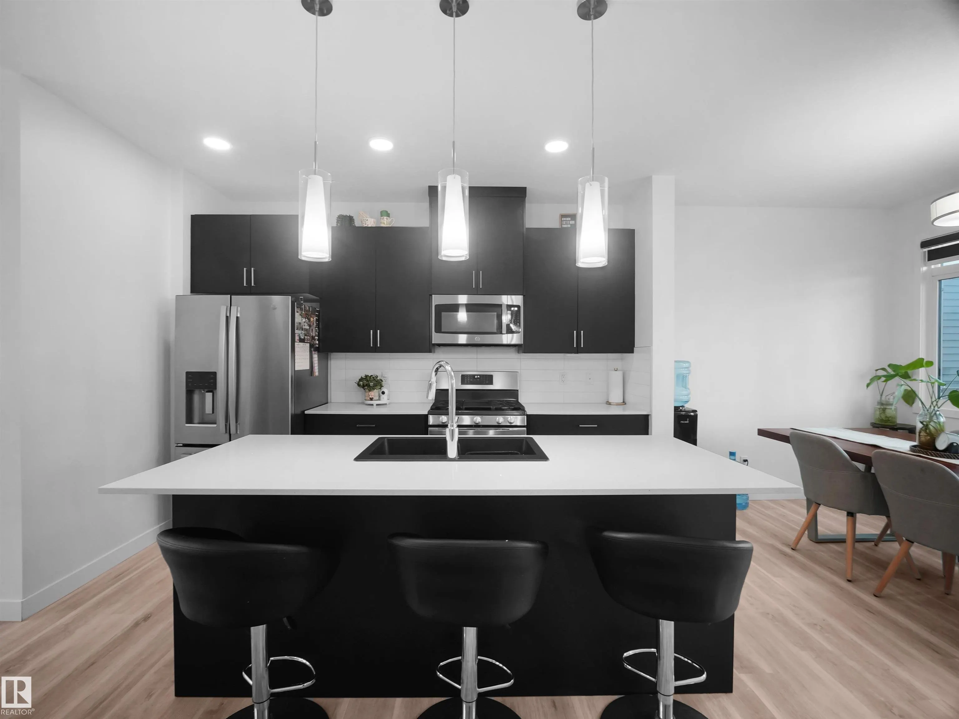 1635 PLUM CIRCLE Circle