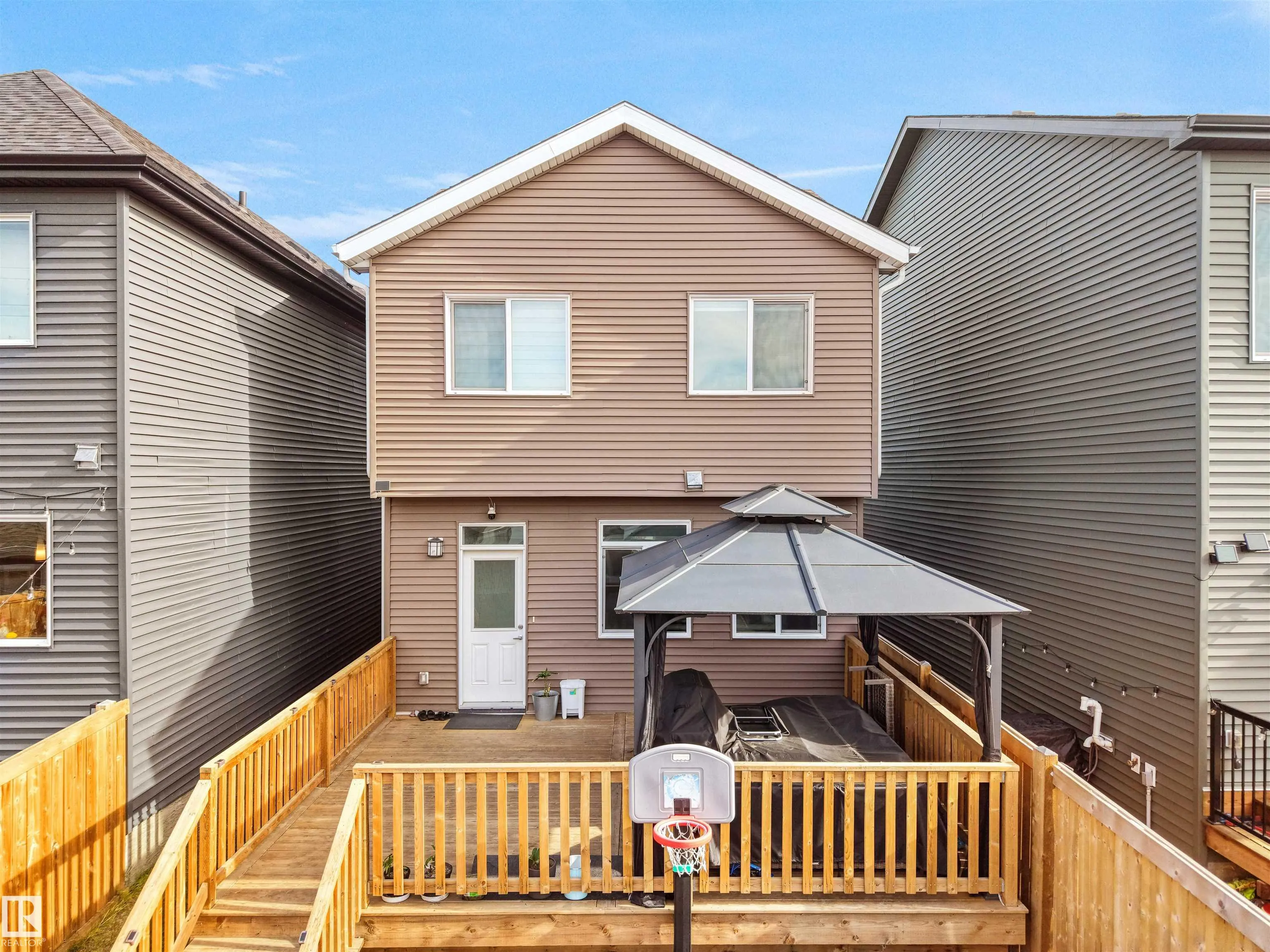 1635 PLUM CIRCLE Circle