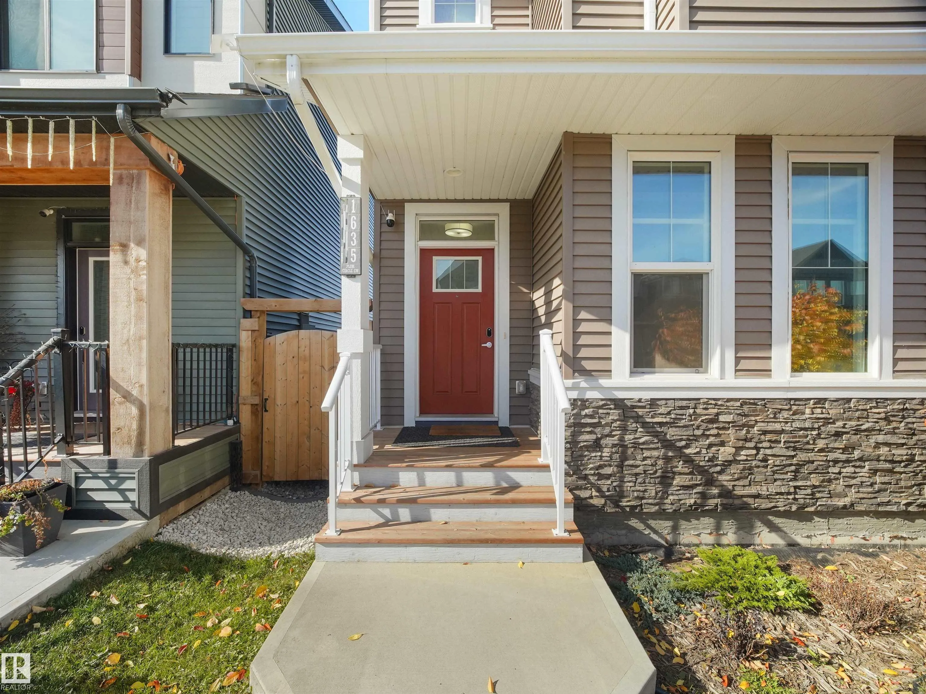 1635 PLUM CIRCLE Circle