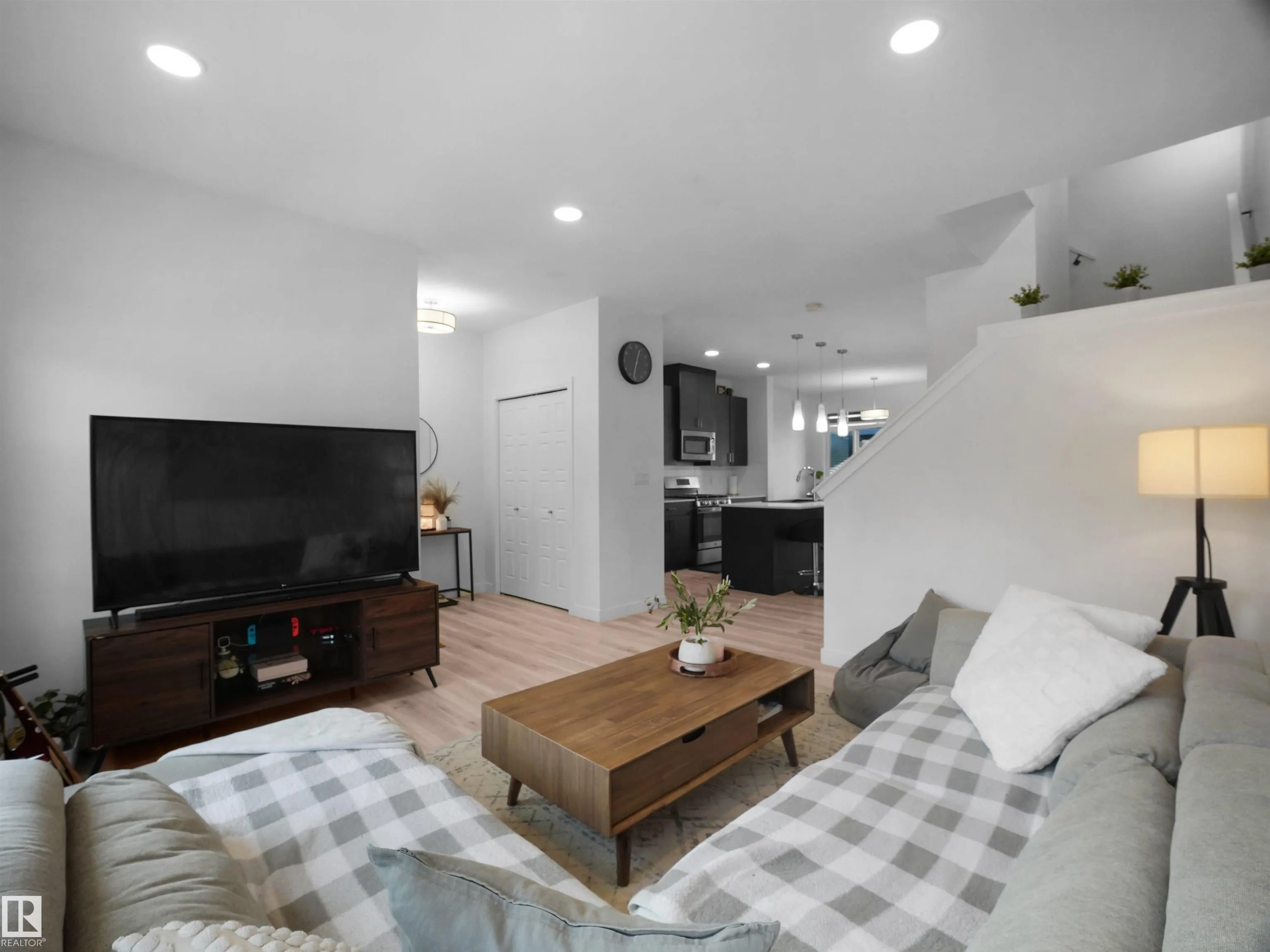 1635 PLUM CIRCLE Circle