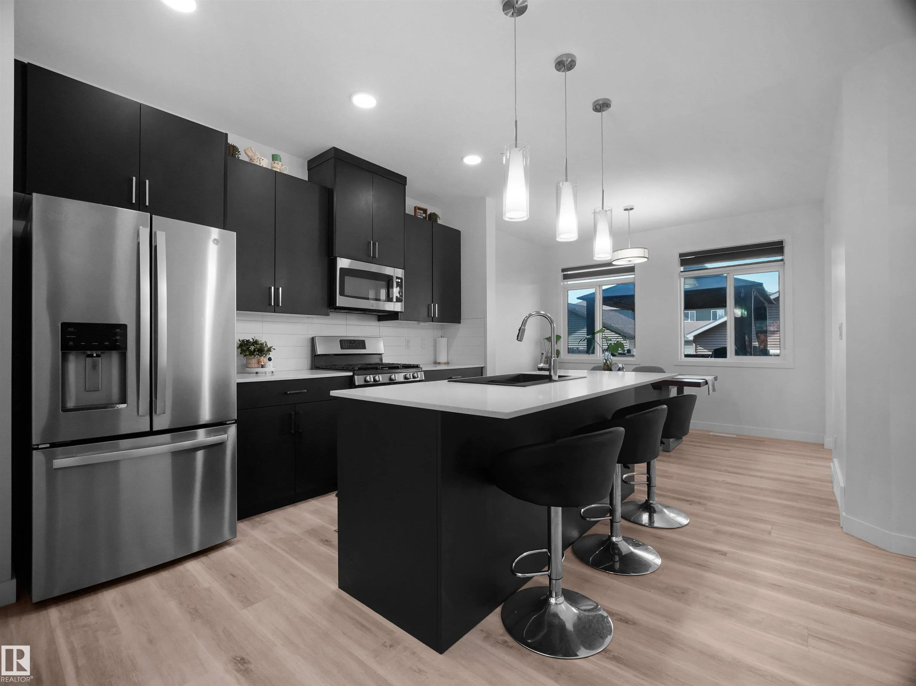 1635 PLUM CIRCLE Circle