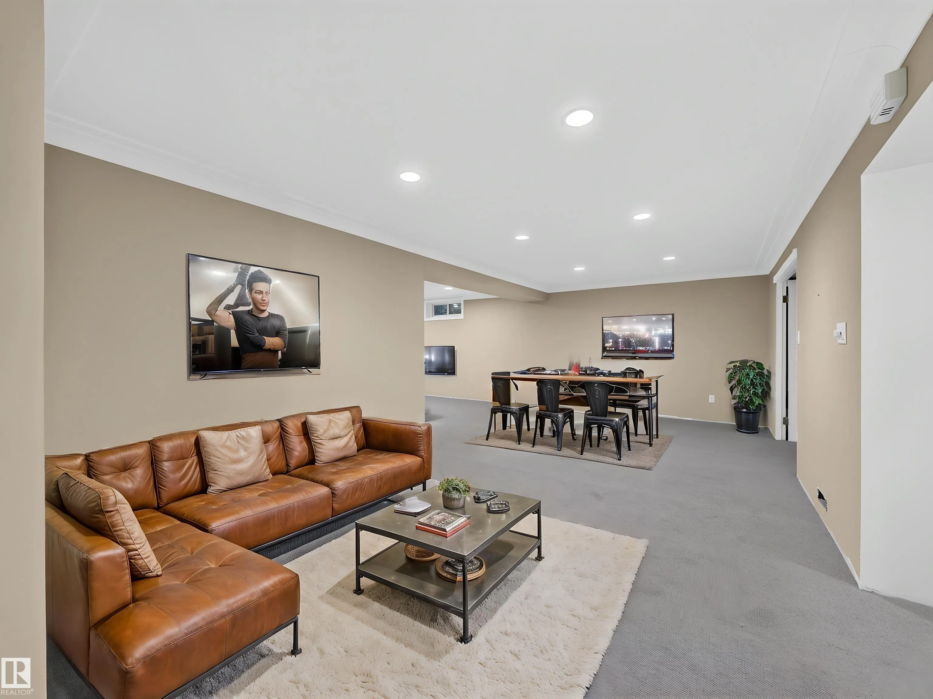 16 GREENWOOD Way