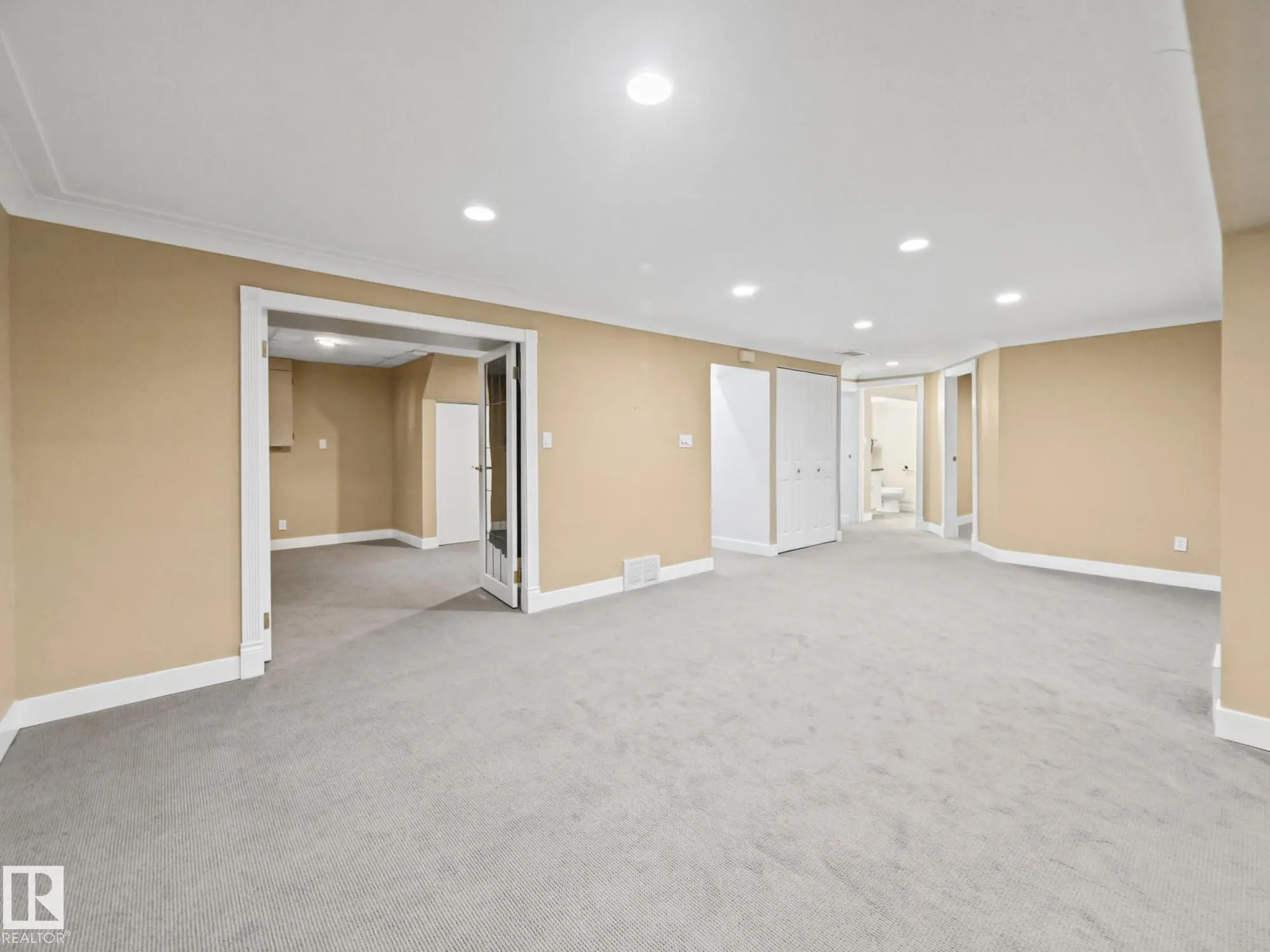 16 GREENWOOD Way