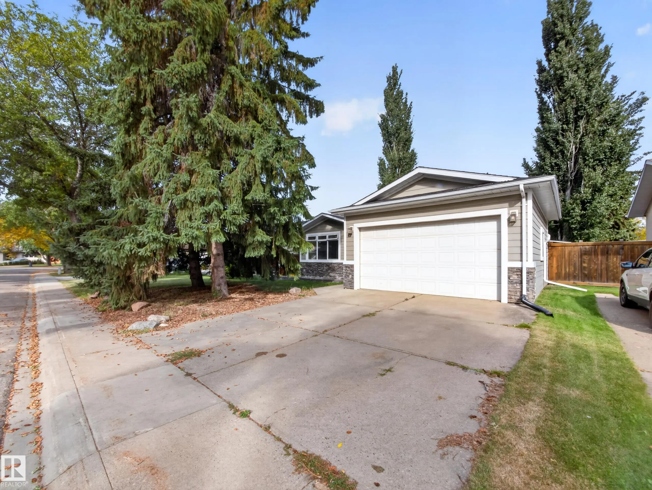 16 GREENWOOD Way
