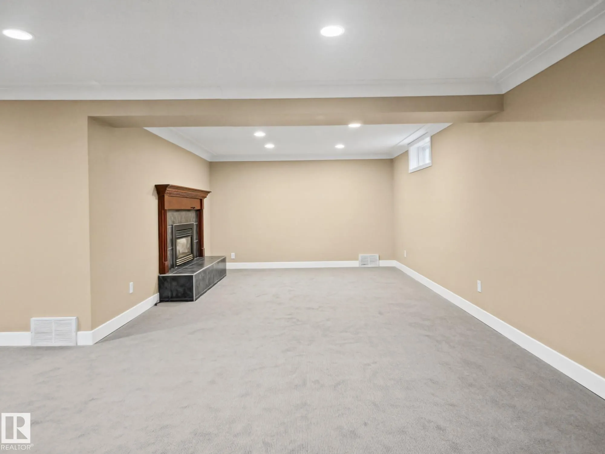 16 GREENWOOD Way
