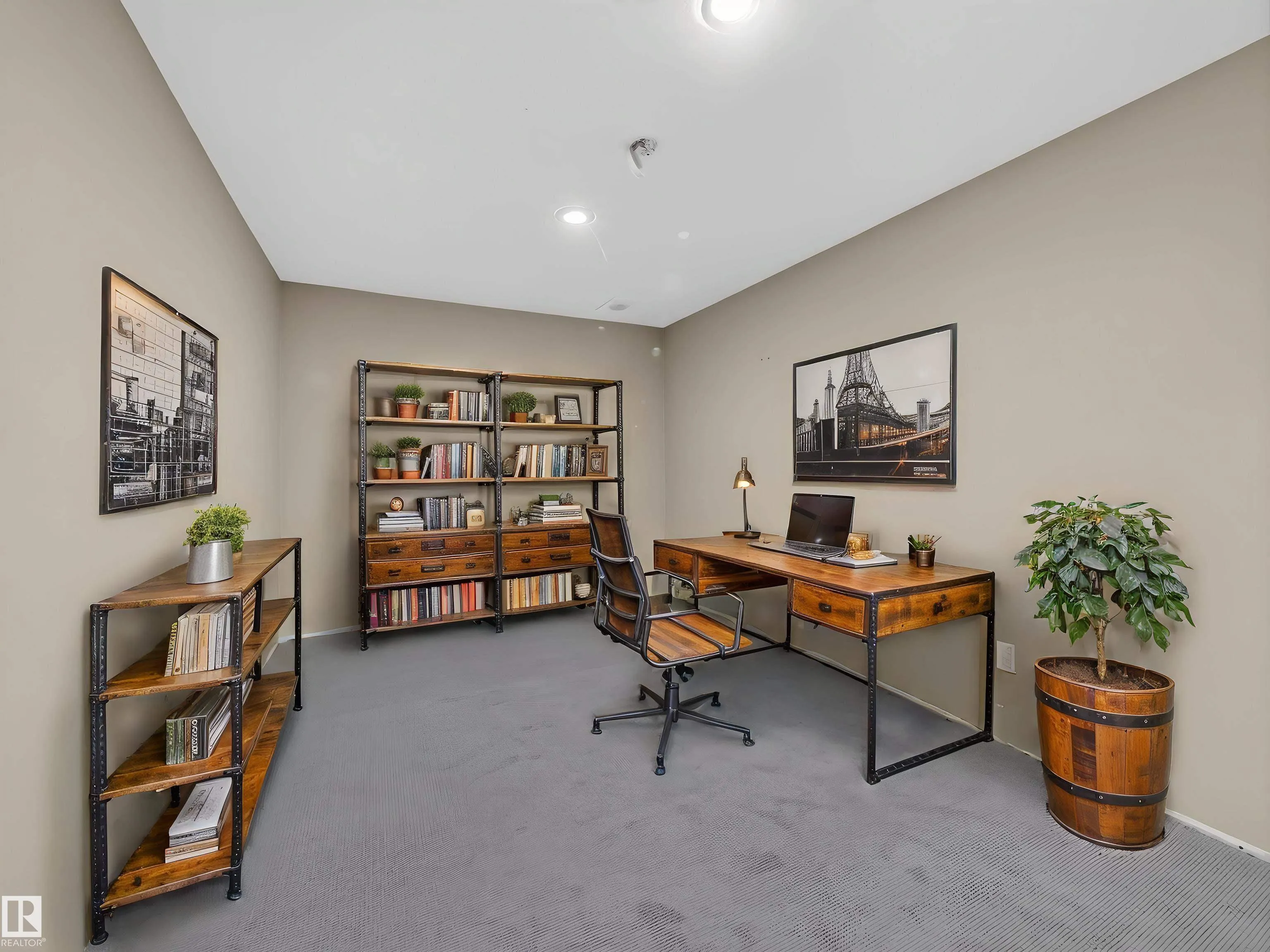 16 GREENWOOD Way
