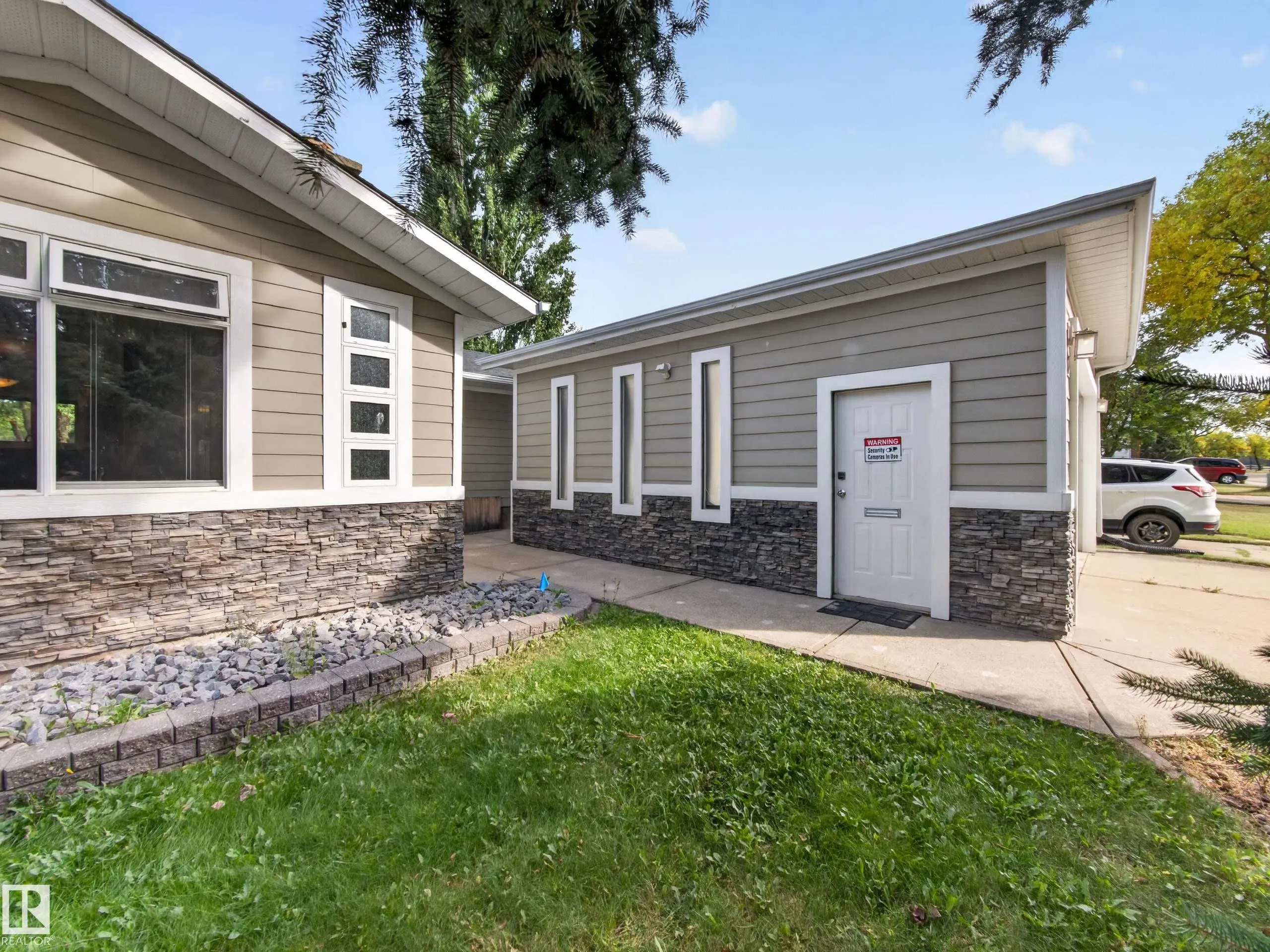 16 GREENWOOD Way