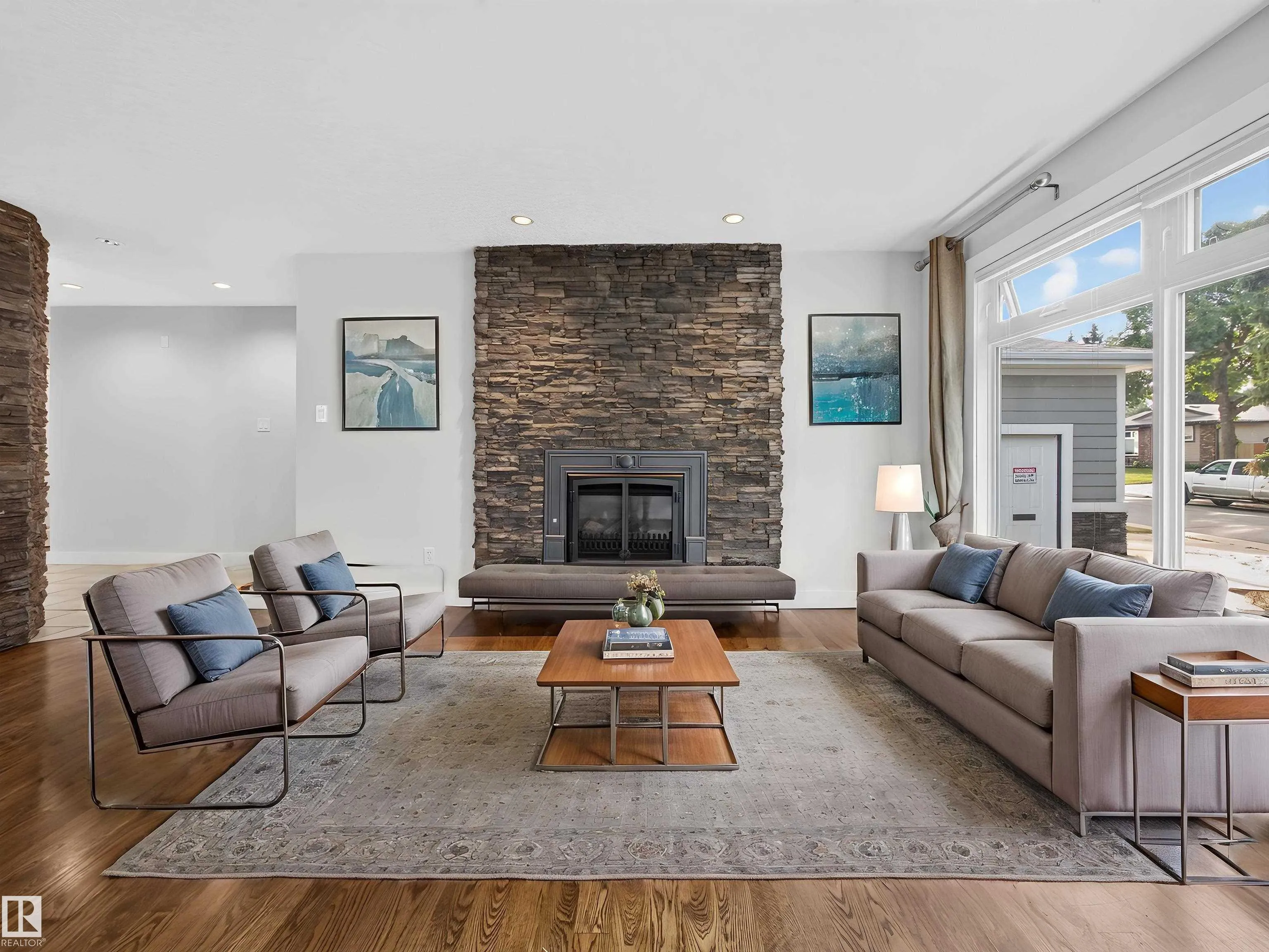 16 GREENWOOD Way