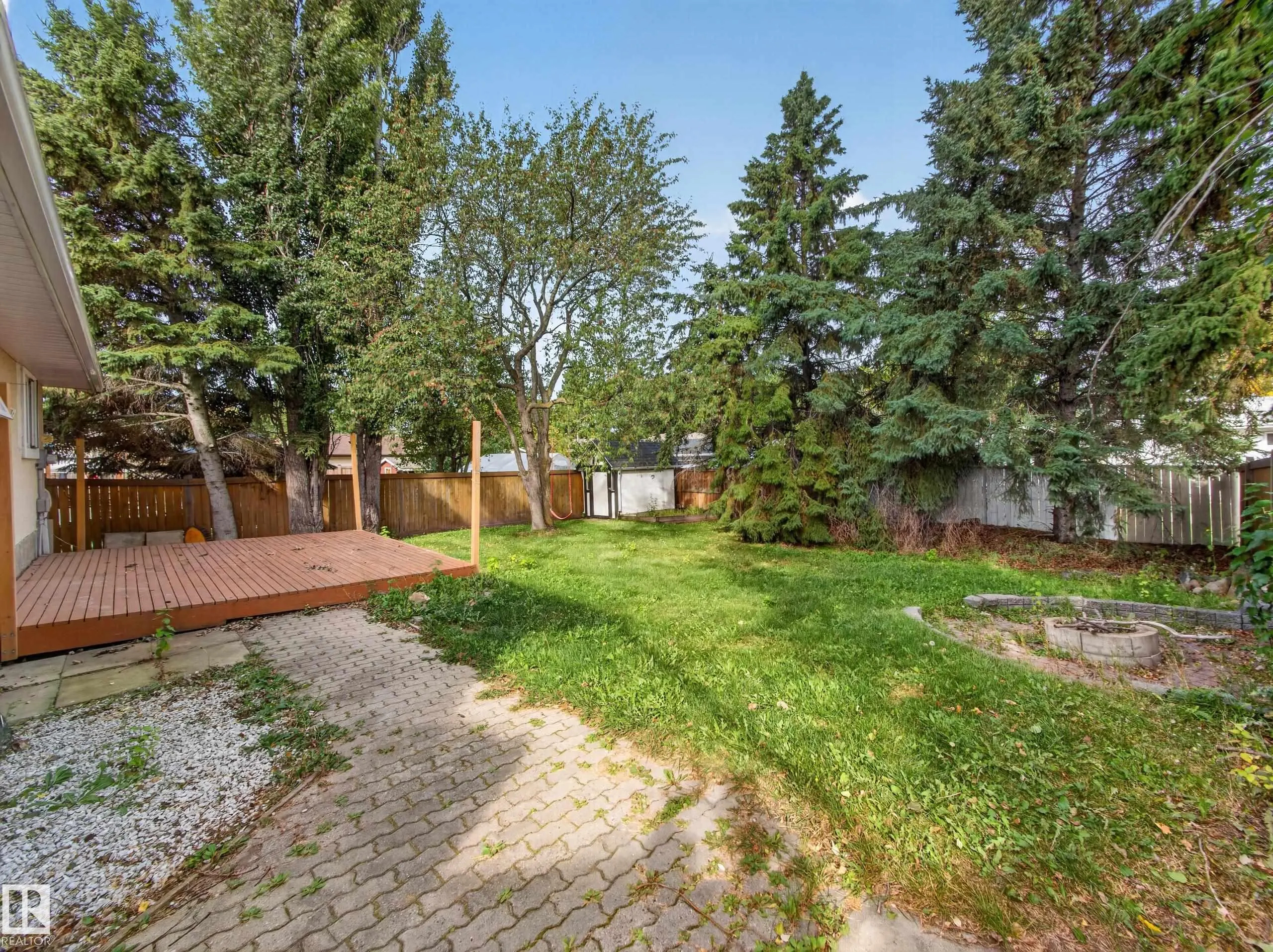 16 GREENWOOD Way