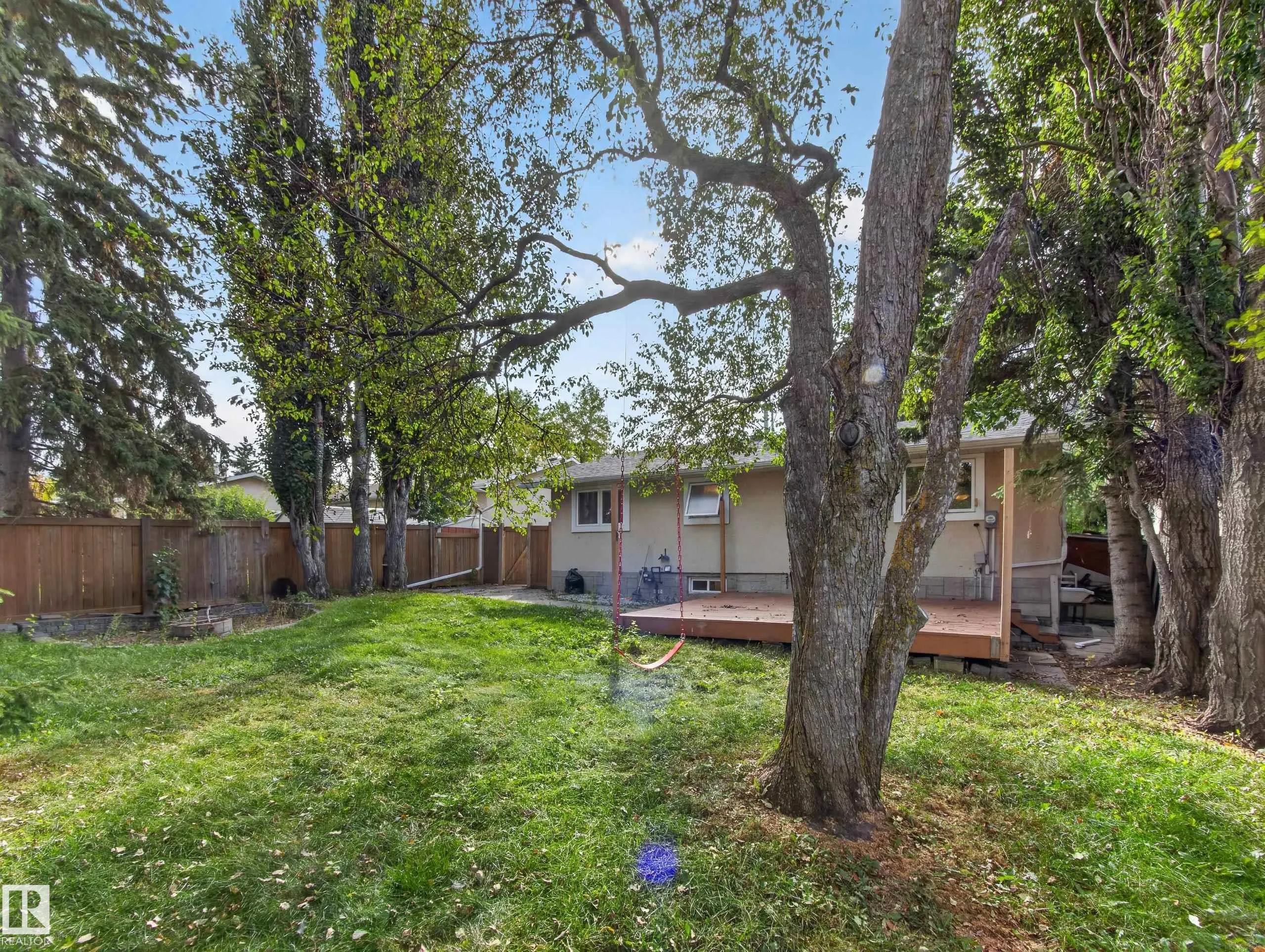 16 GREENWOOD Way