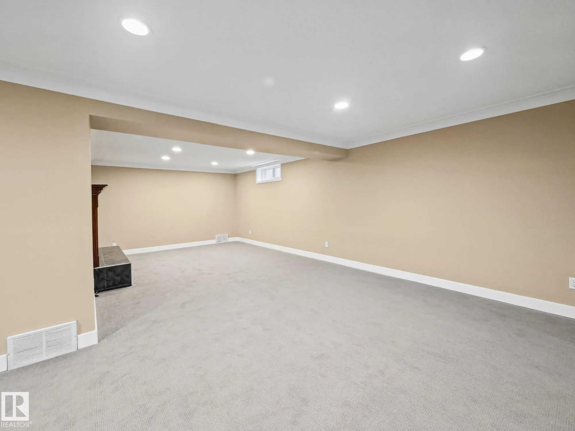 16 GREENWOOD Way