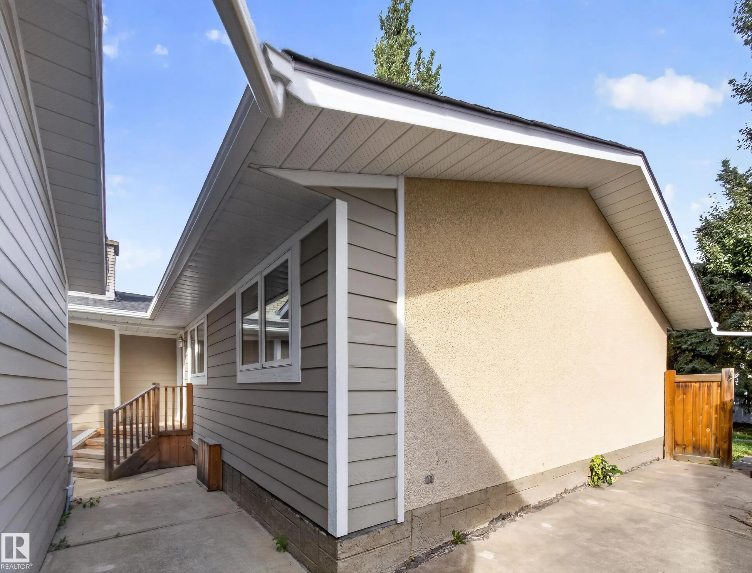 16 GREENWOOD Way