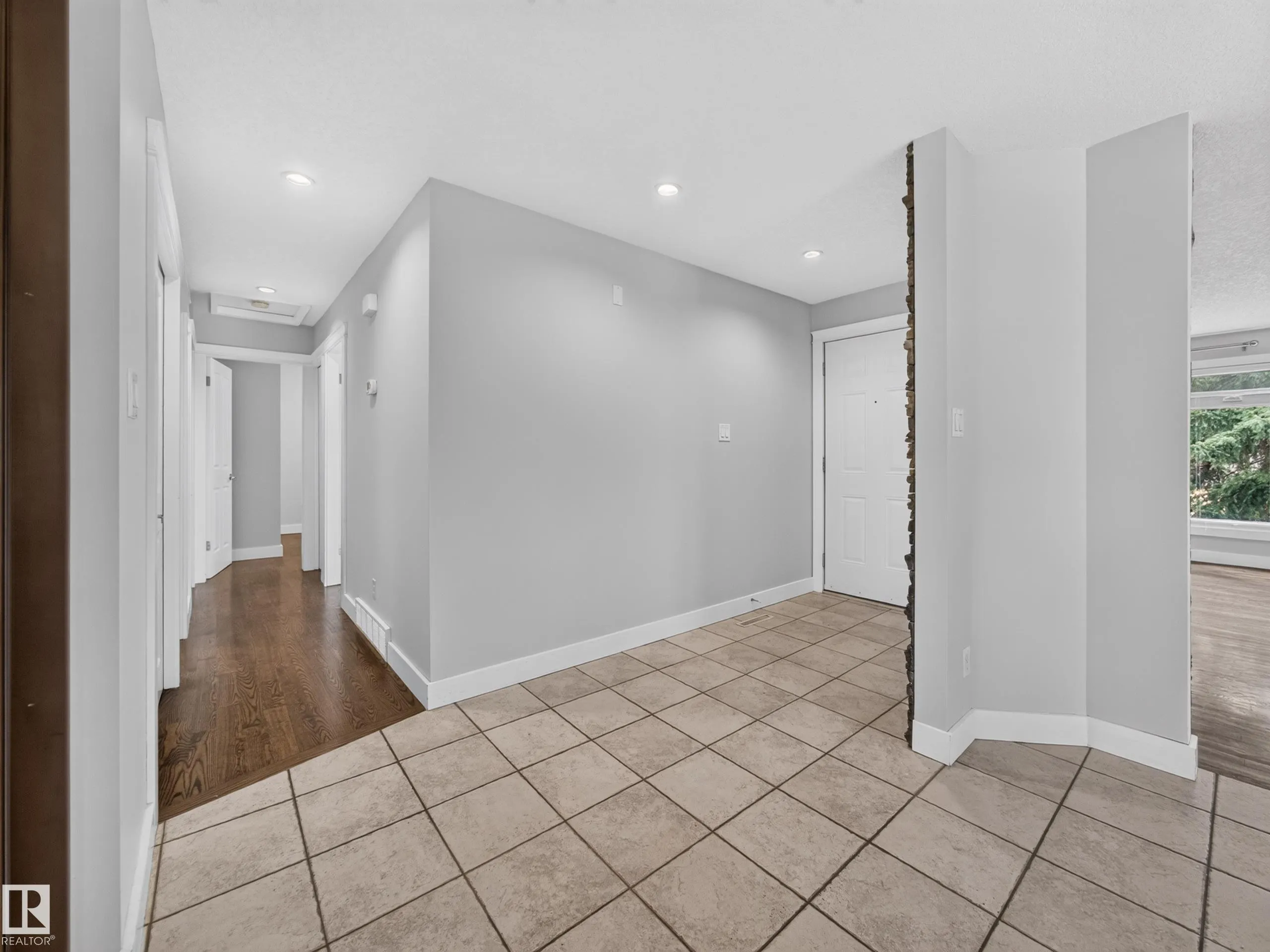 16 GREENWOOD Way