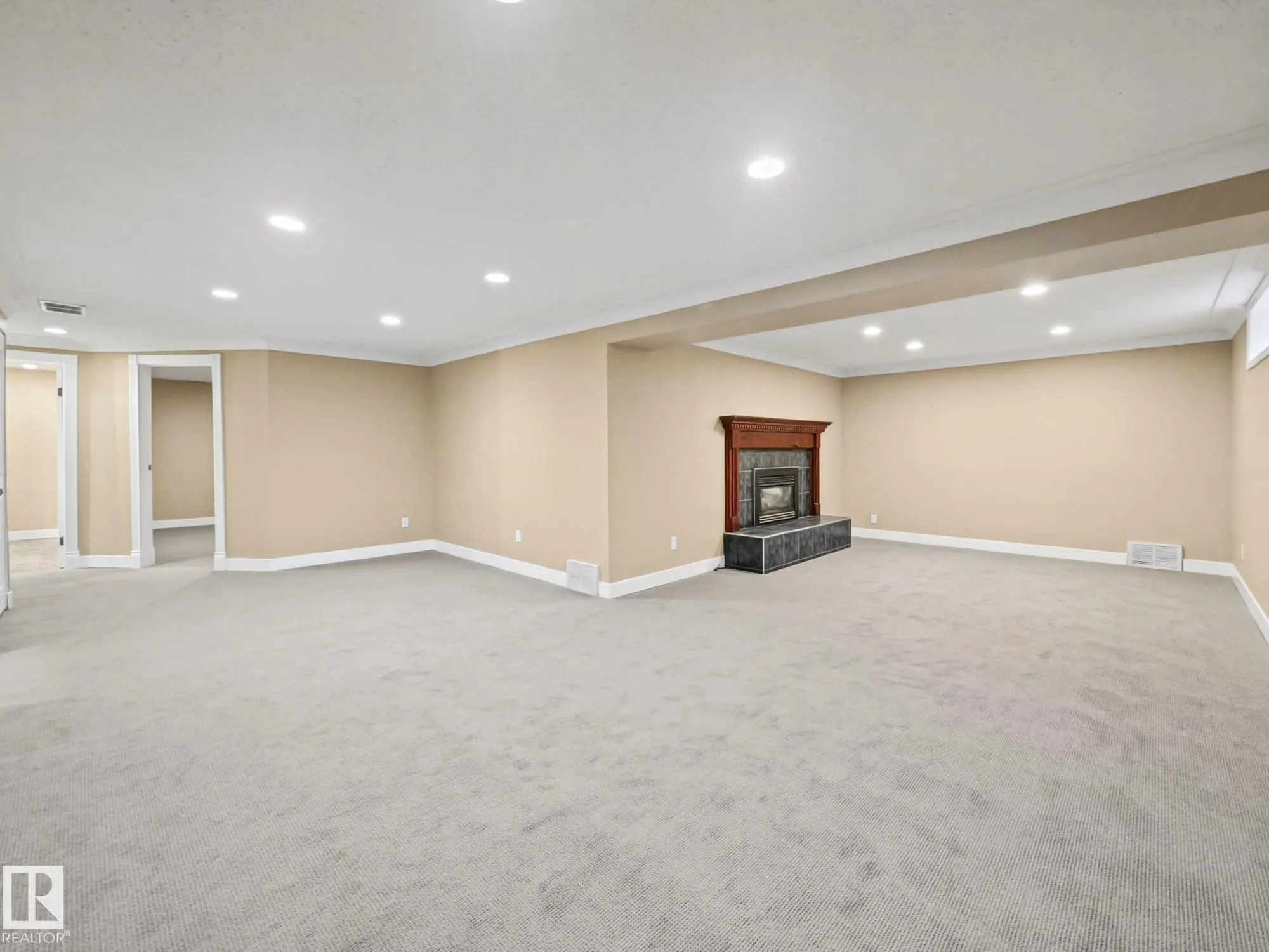 16 GREENWOOD Way