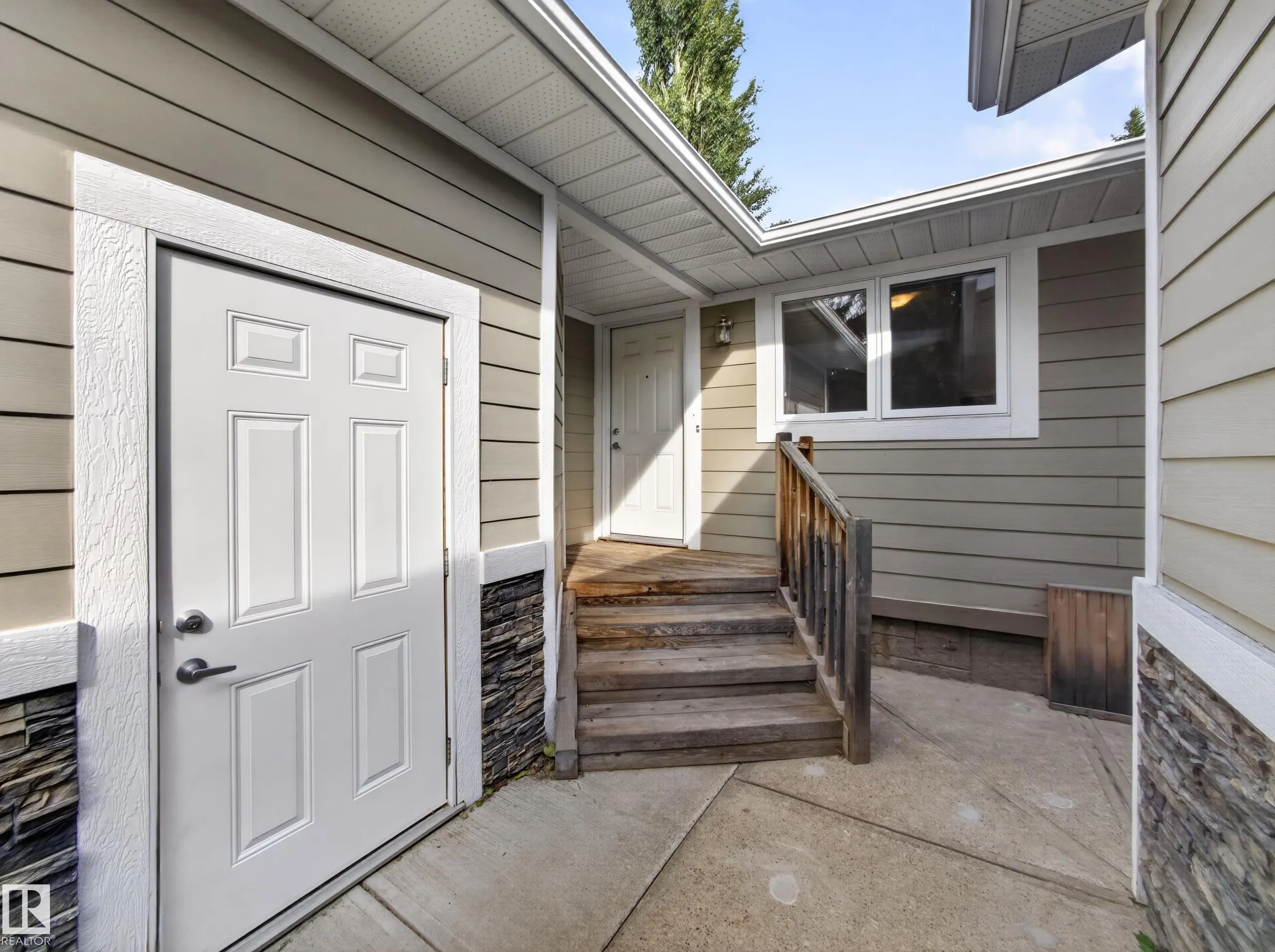 16 GREENWOOD Way