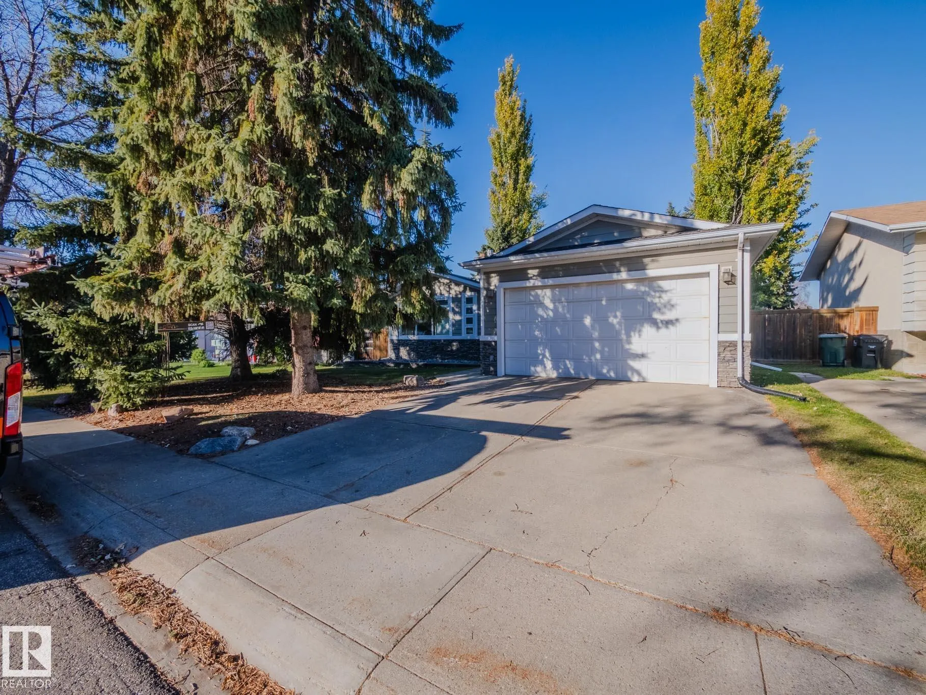 16 GREENWOOD Way