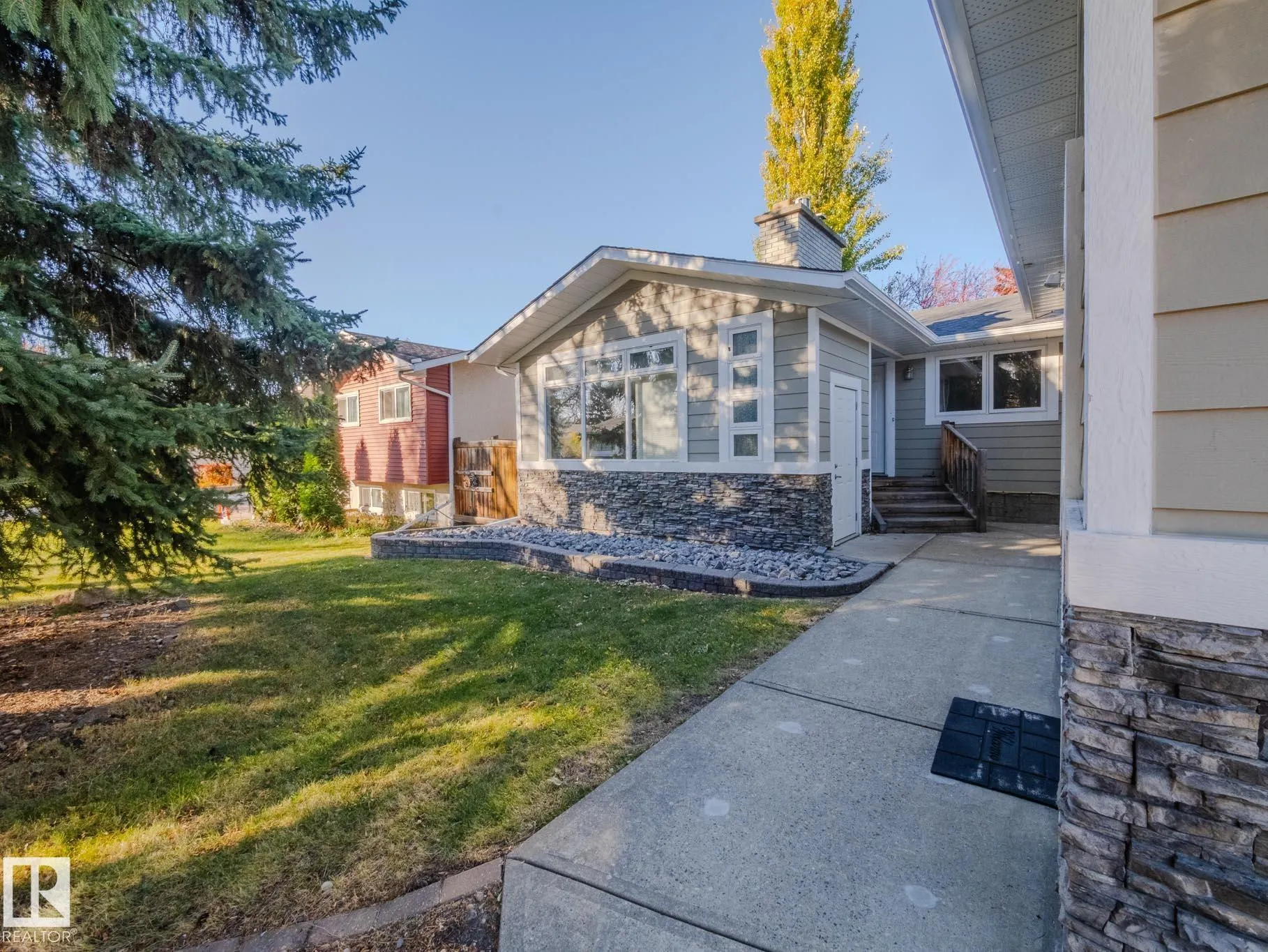 16 GREENWOOD Way