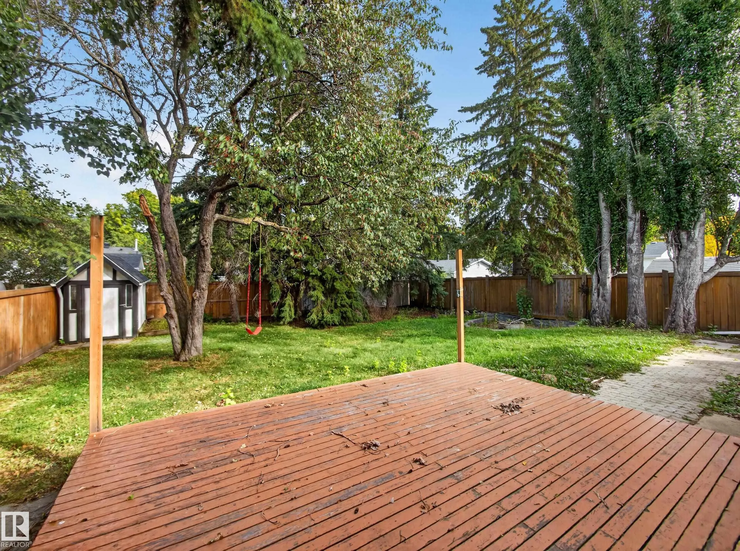 16 GREENWOOD Way