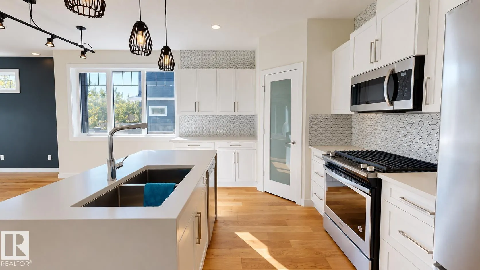 3381 CHICKADEE Drive