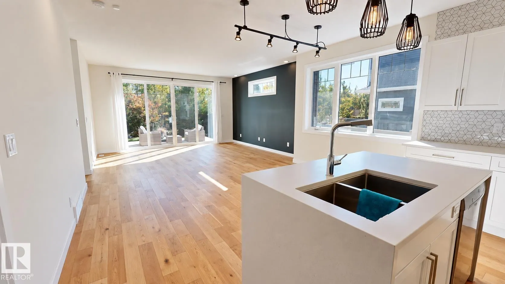 3381 CHICKADEE Drive