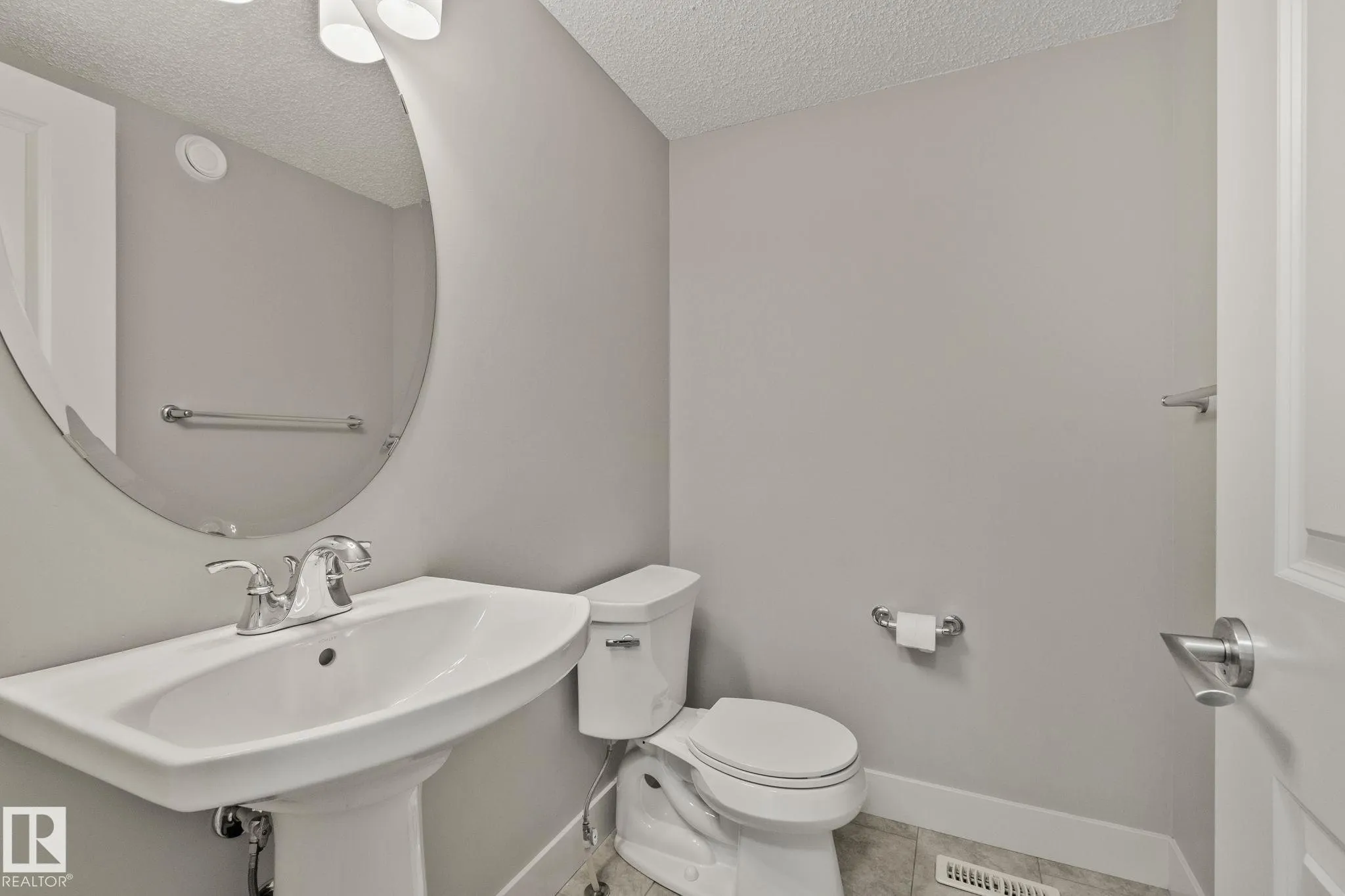 2922 MAPLE Way