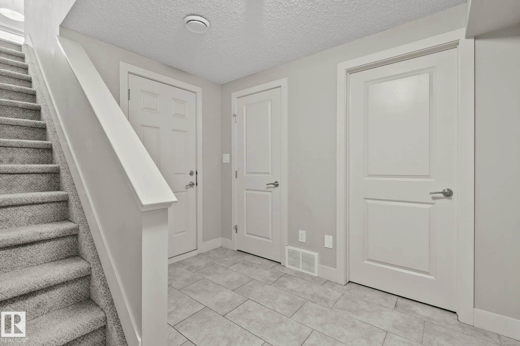 2922 MAPLE Way