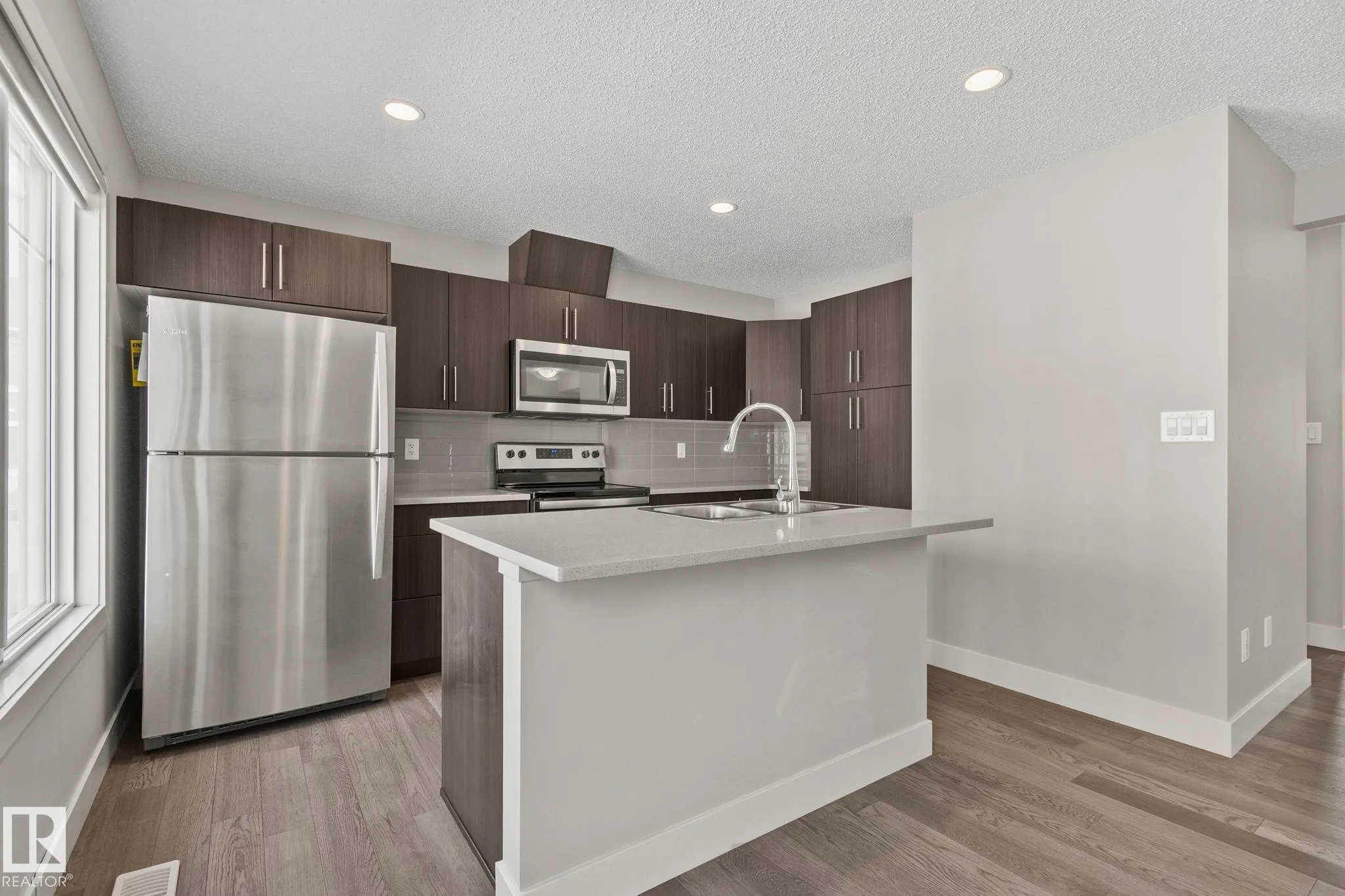 2922 MAPLE Way