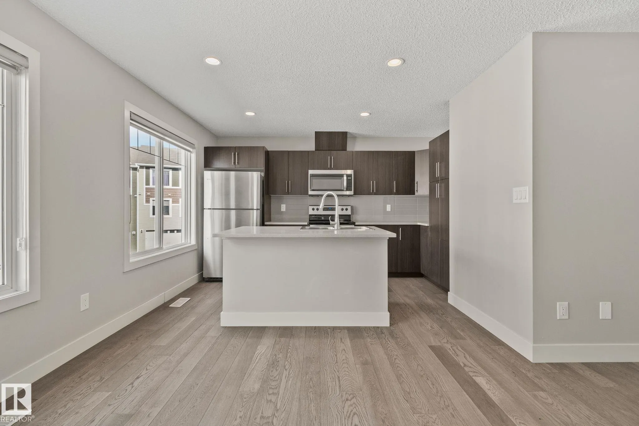 2922 MAPLE Way