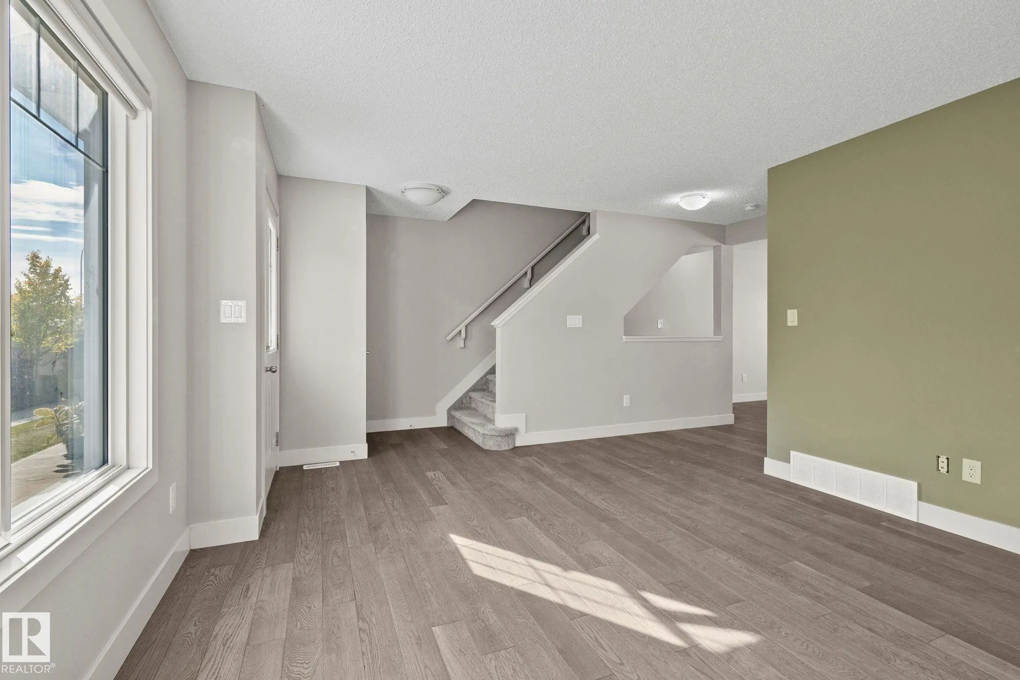2922 MAPLE Way