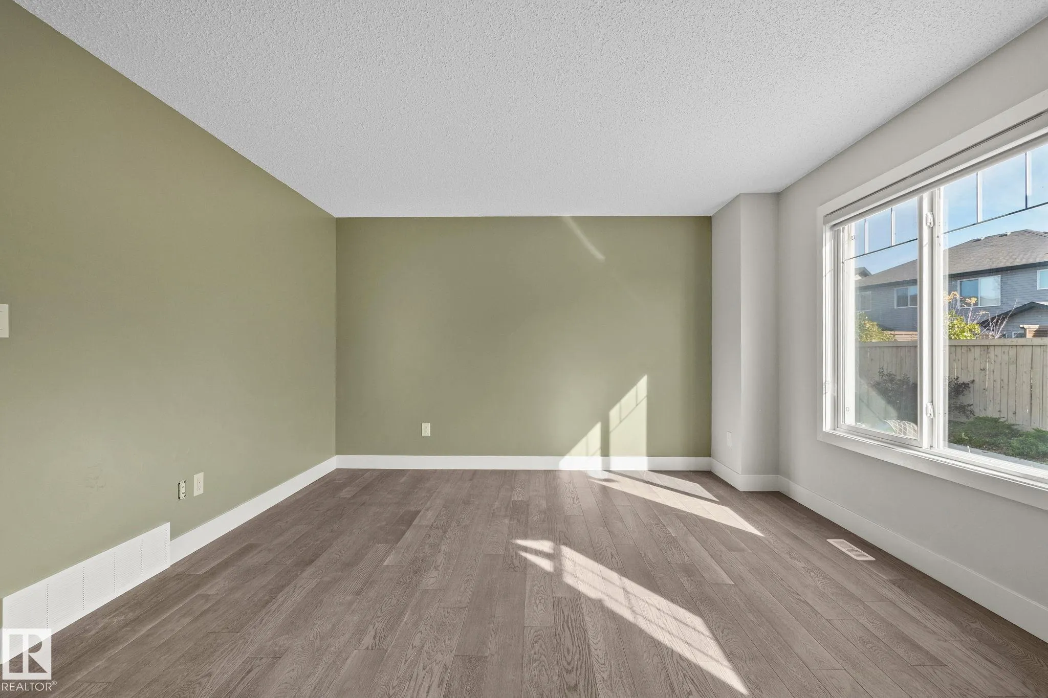 2922 MAPLE Way