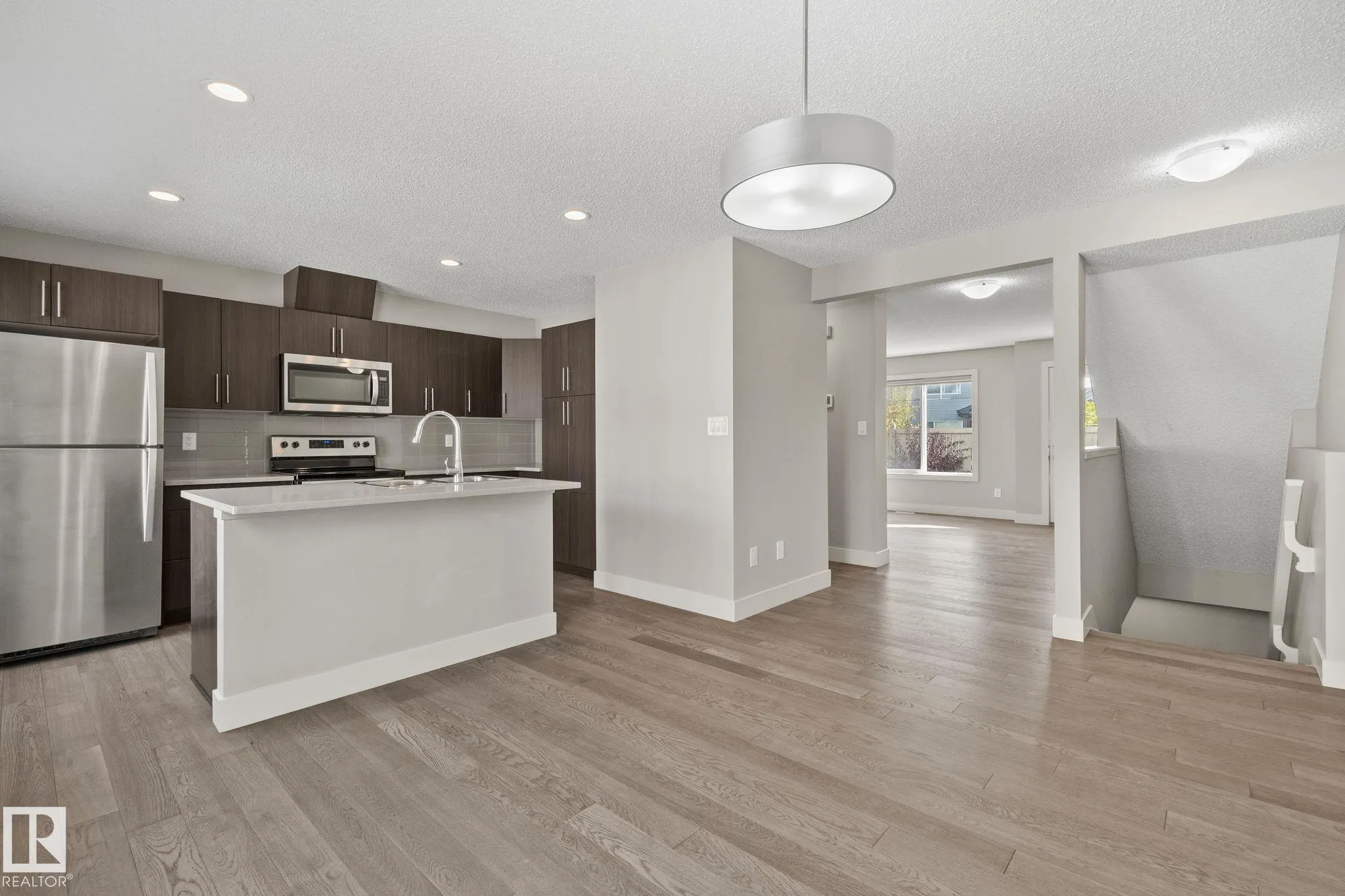 2922 MAPLE Way
