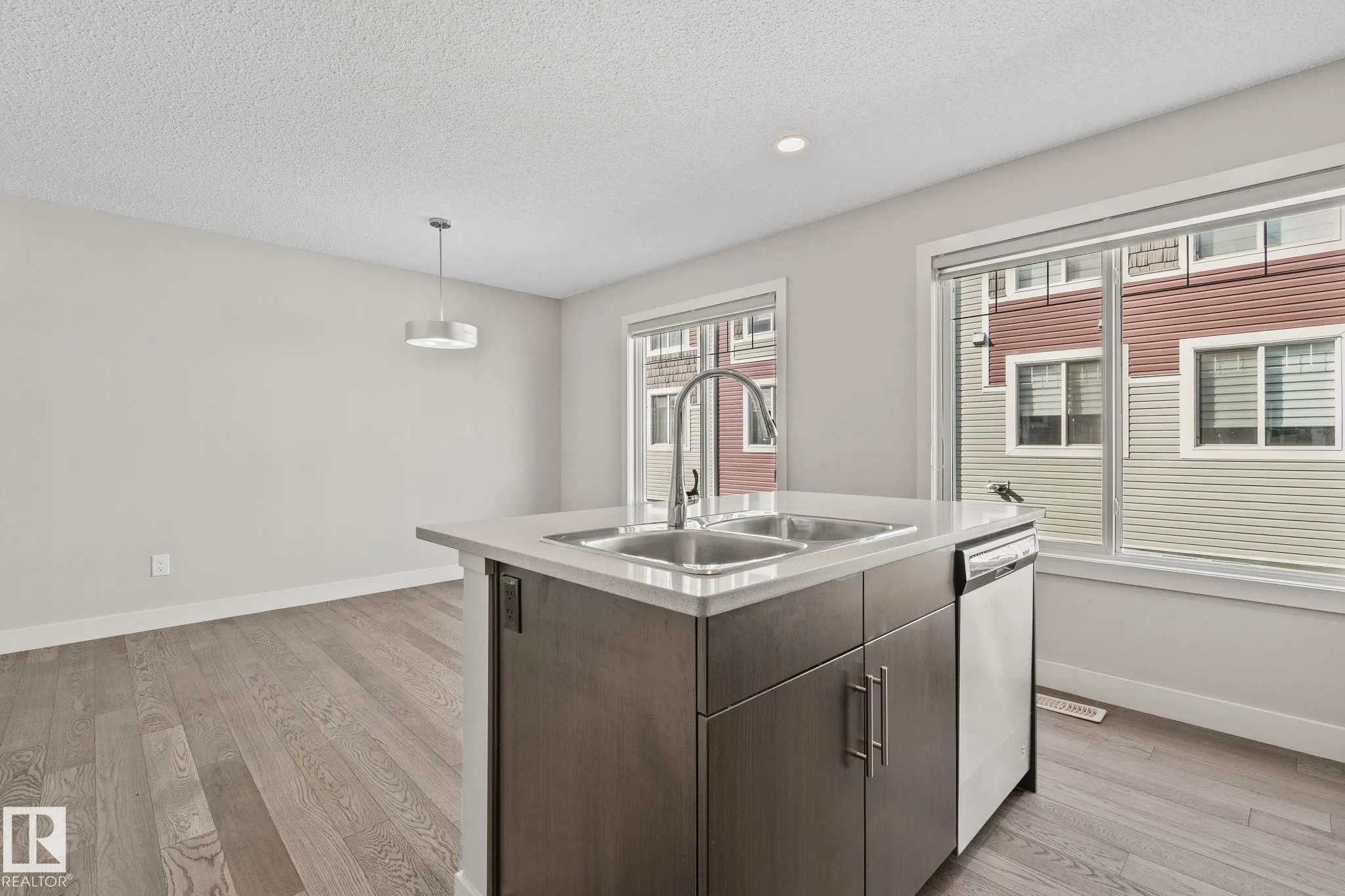 2922 MAPLE Way
