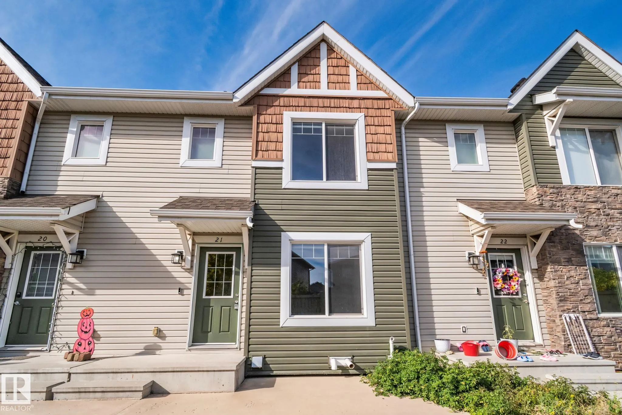 2922 MAPLE Way