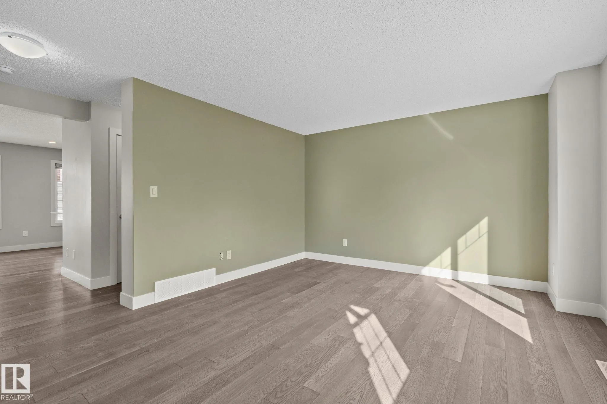 2922 MAPLE Way