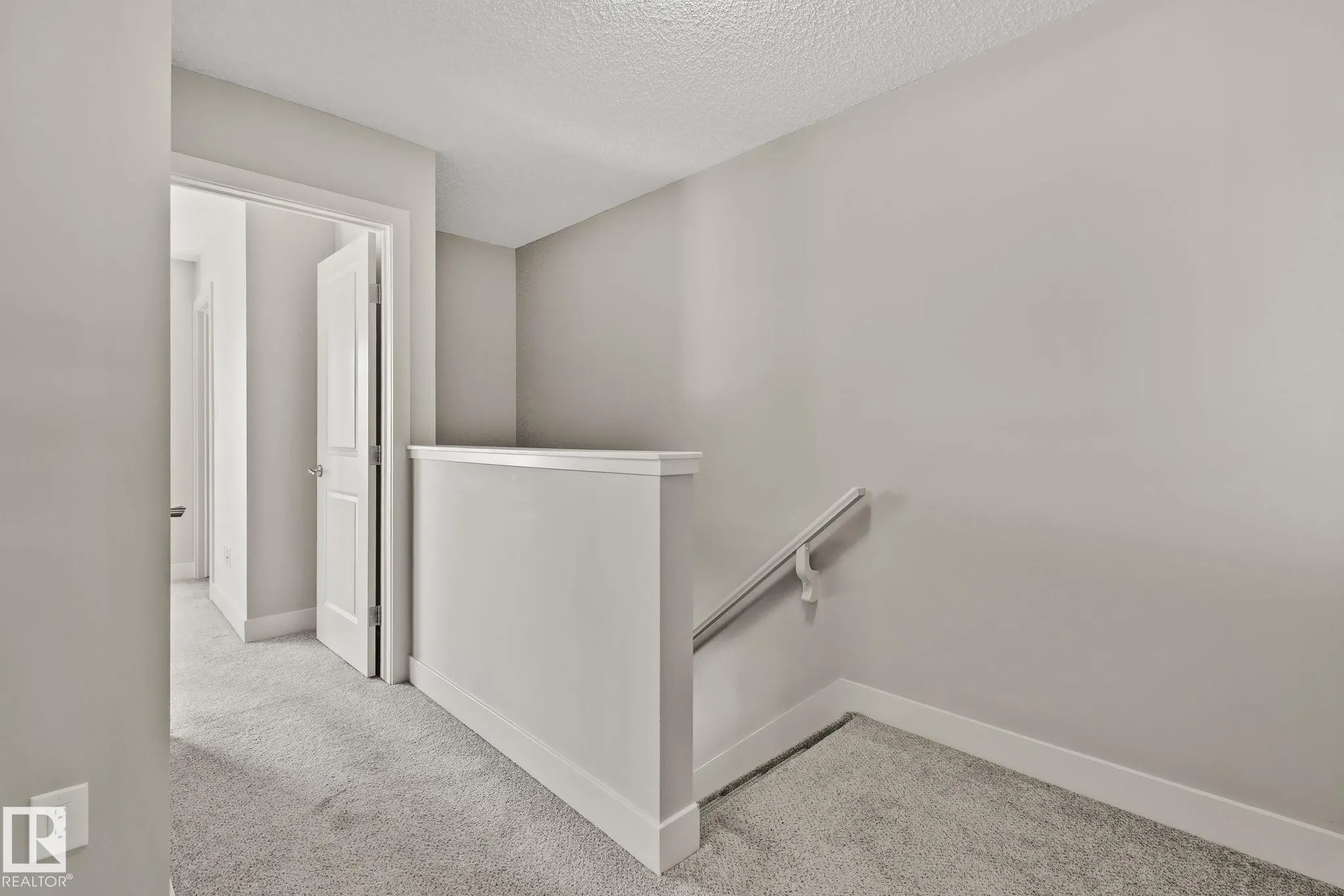 2922 MAPLE Way