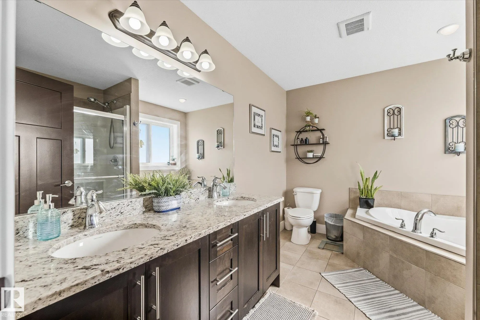 53 RIDGEVIEW Close